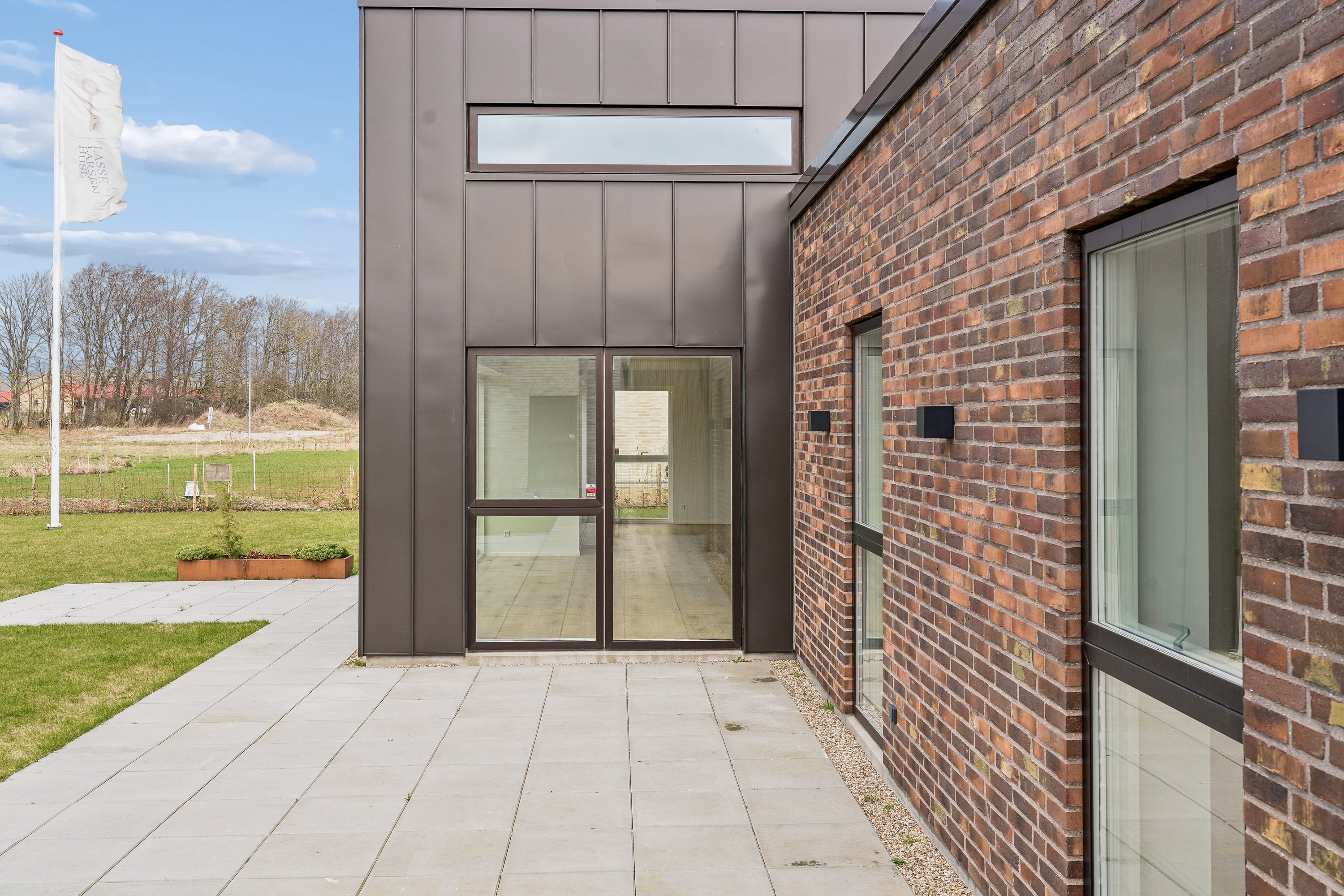 Fremhævet terrasse billede i fuldskærmstilstand. Billede af Fejringmarken 4, 8722 Hedensted