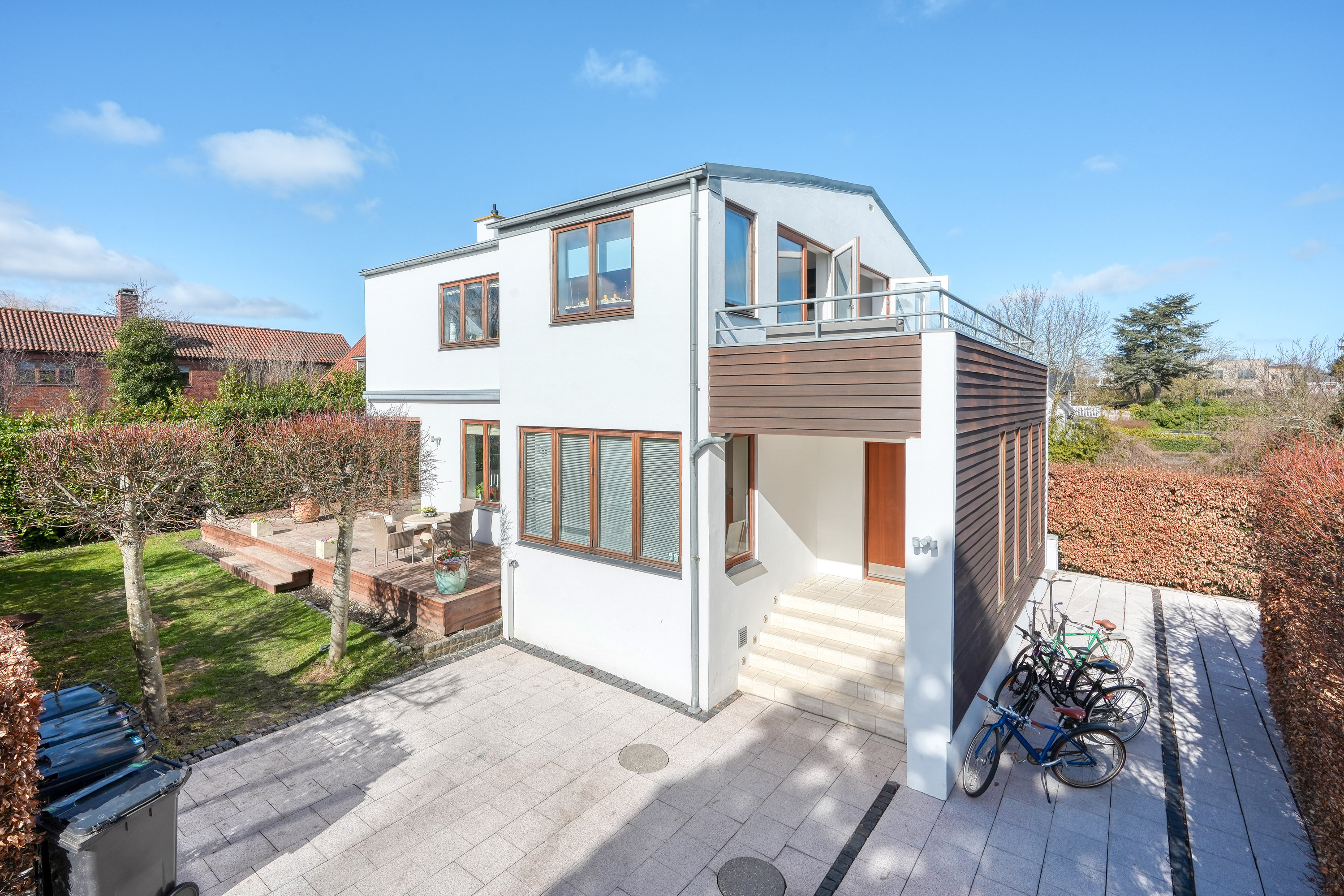 Fremhævet facade billede i fuldskærmstilstand. Billede af Exnersvej 45, 2930 Klampenborg