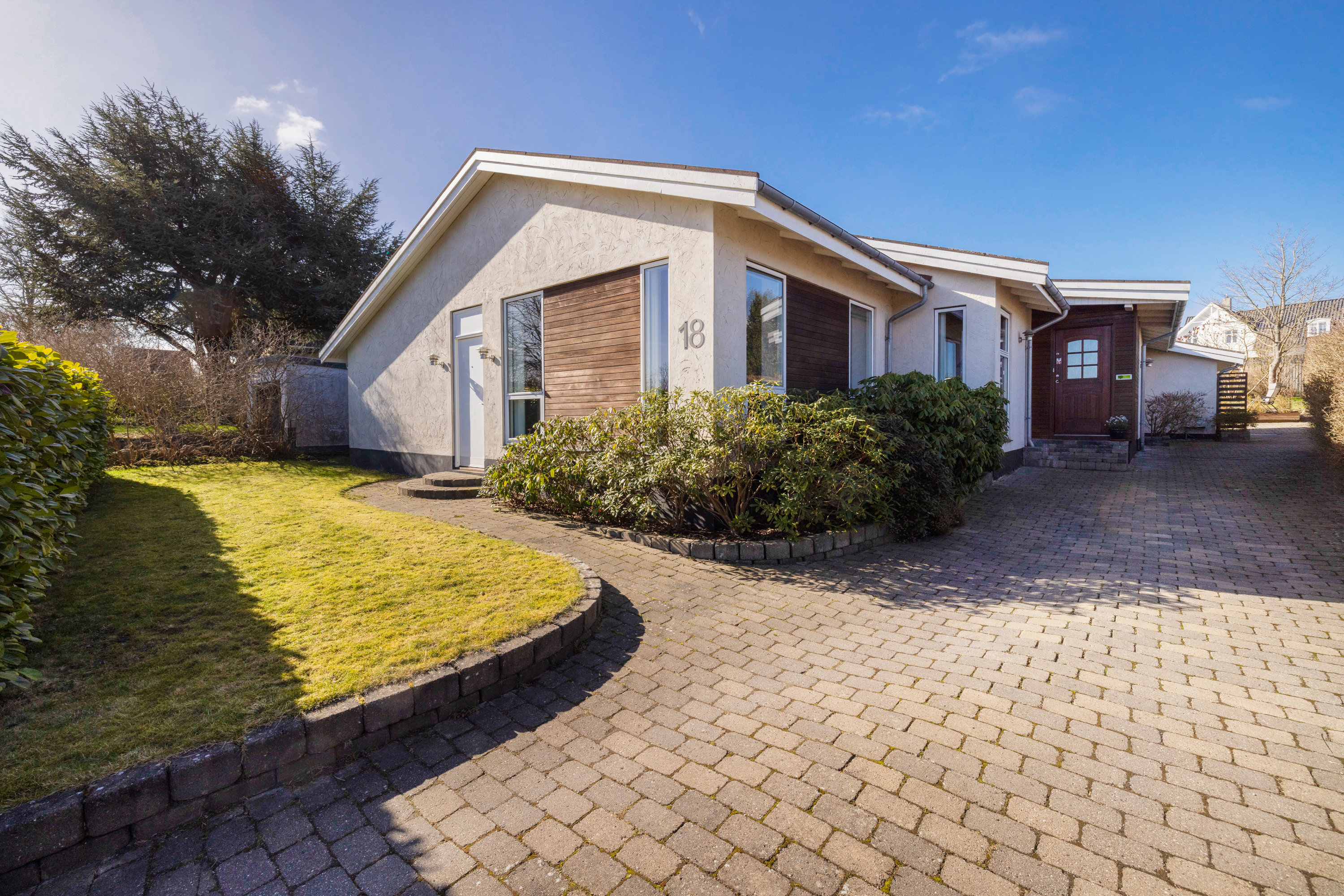 Miniaturebillede 1: facade. Billede af Langkærgårdsvej 18, 3460 Birkerød