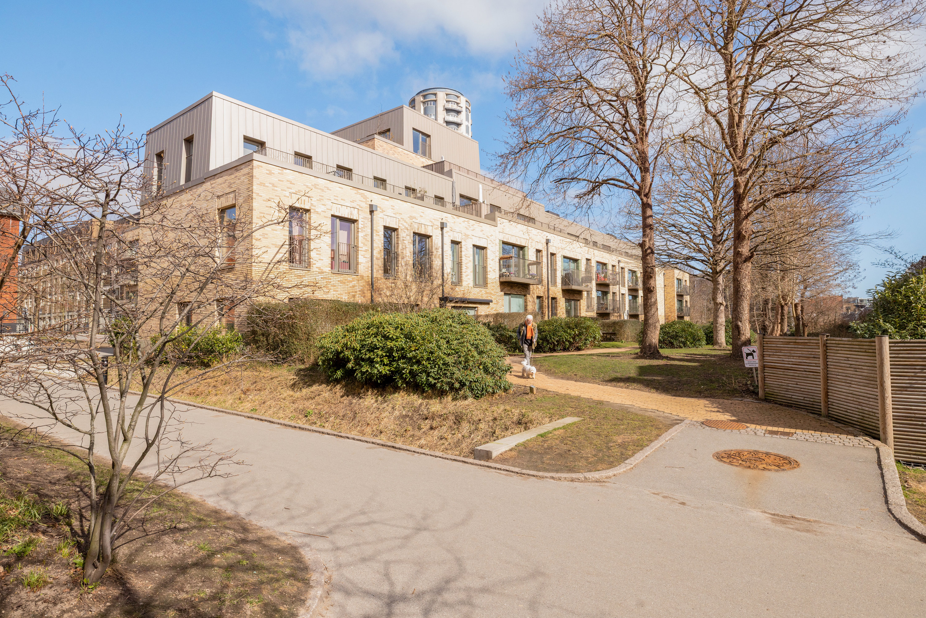 Fremhævet facade billede i fuldskærmstilstand. Billede af Thorvald Bindesbølls Plads 16, 2. tv., 1799 København V