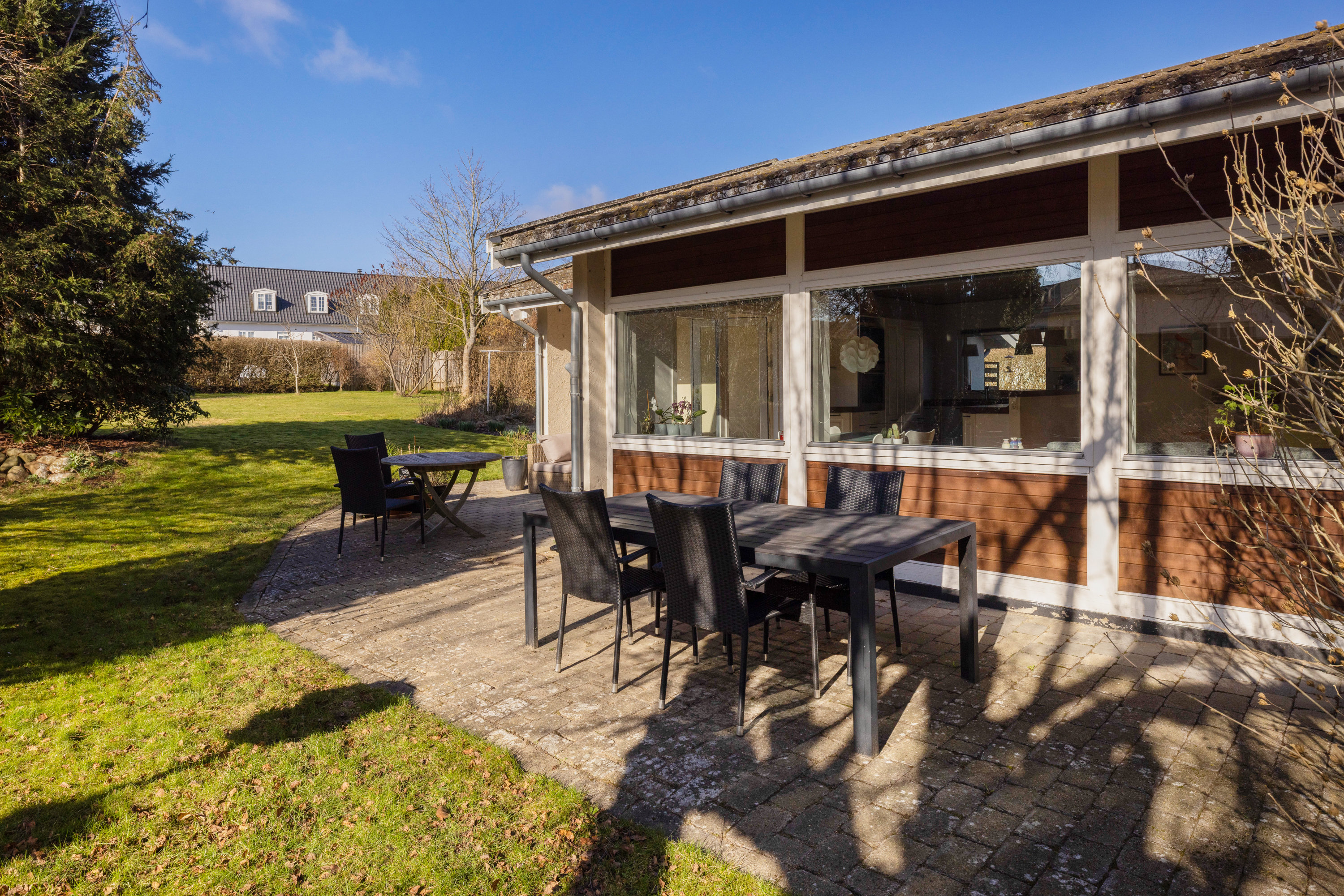 Fremhævet terrasse billede i fuldskærmstilstand. Billede af Langkærgårdsvej 18, 3460 Birkerød