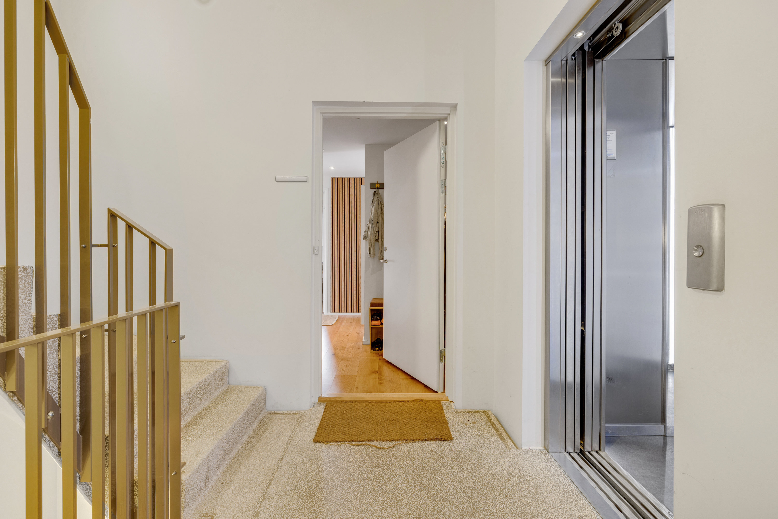 Fremhævet gang billede i fuldskærmstilstand. Billede af Thorvald Bindesbølls Plads 16, 2. tv., 1799 København V