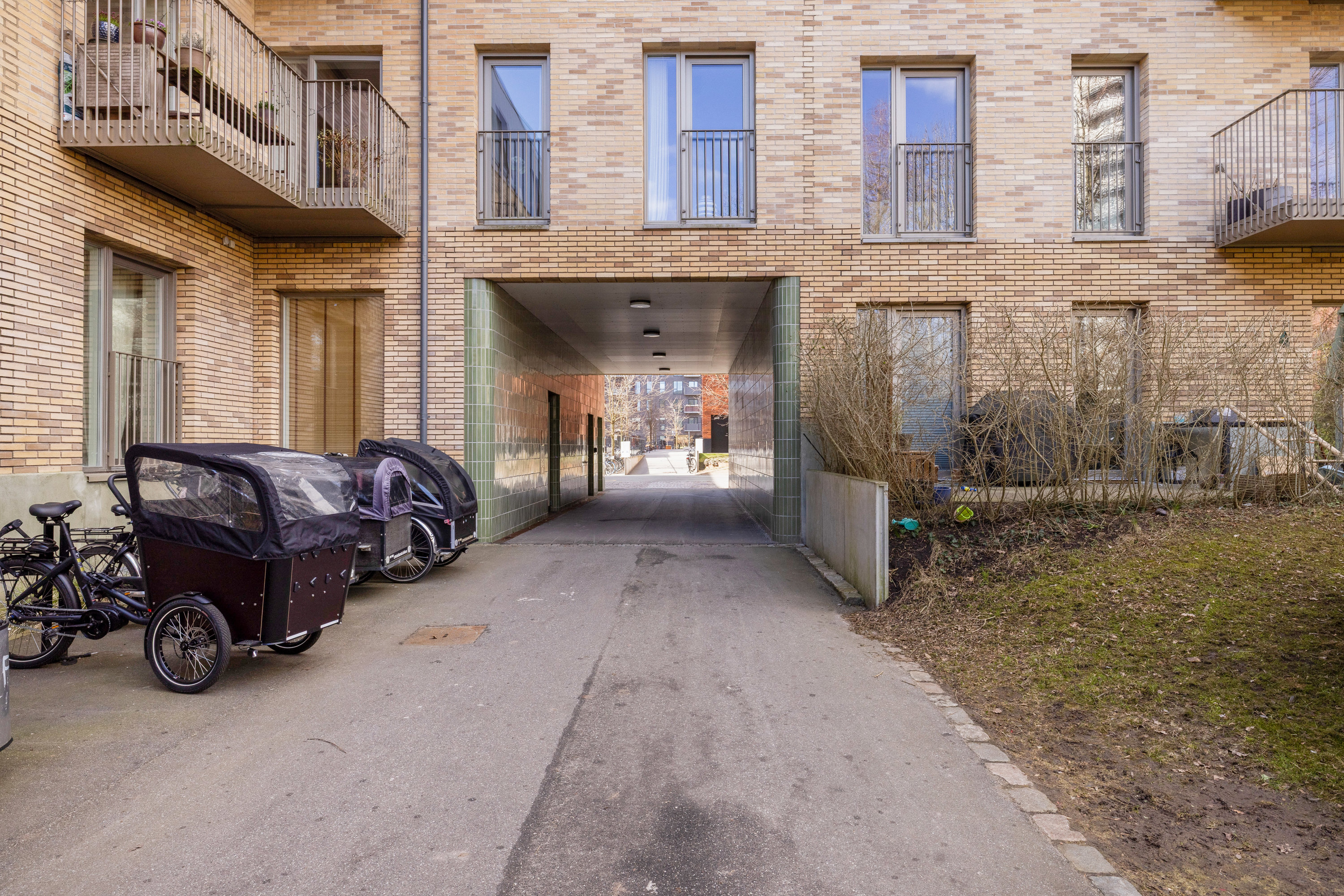 Fremhævet gårdmiljø billede i fuldskærmstilstand. Billede af Thorvald Bindesbølls Plads 16, 2. tv., 1799 København V