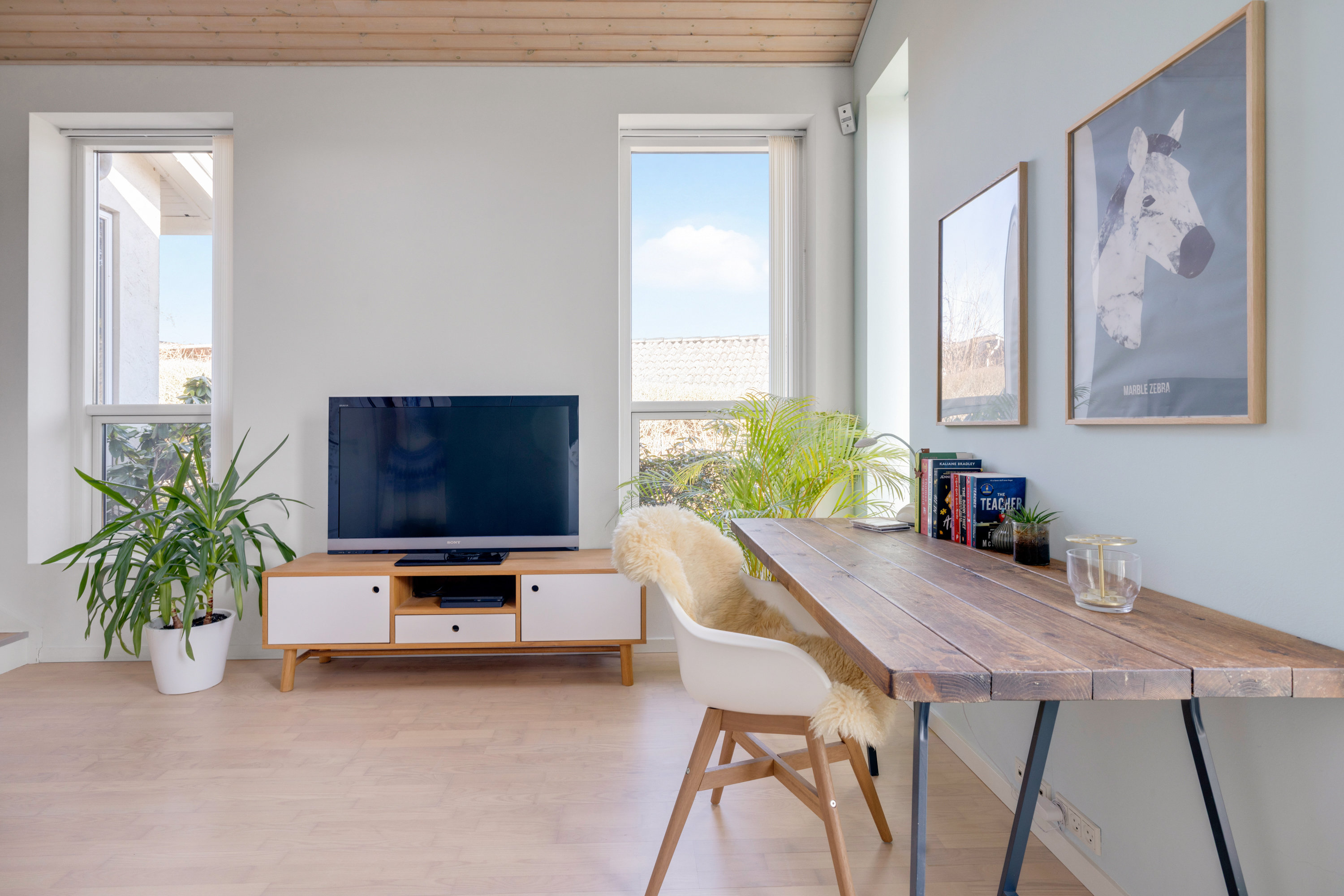 Fremhævet stue billede i fuldskærmstilstand. Billede af Langkærgårdsvej 18, 3460 Birkerød