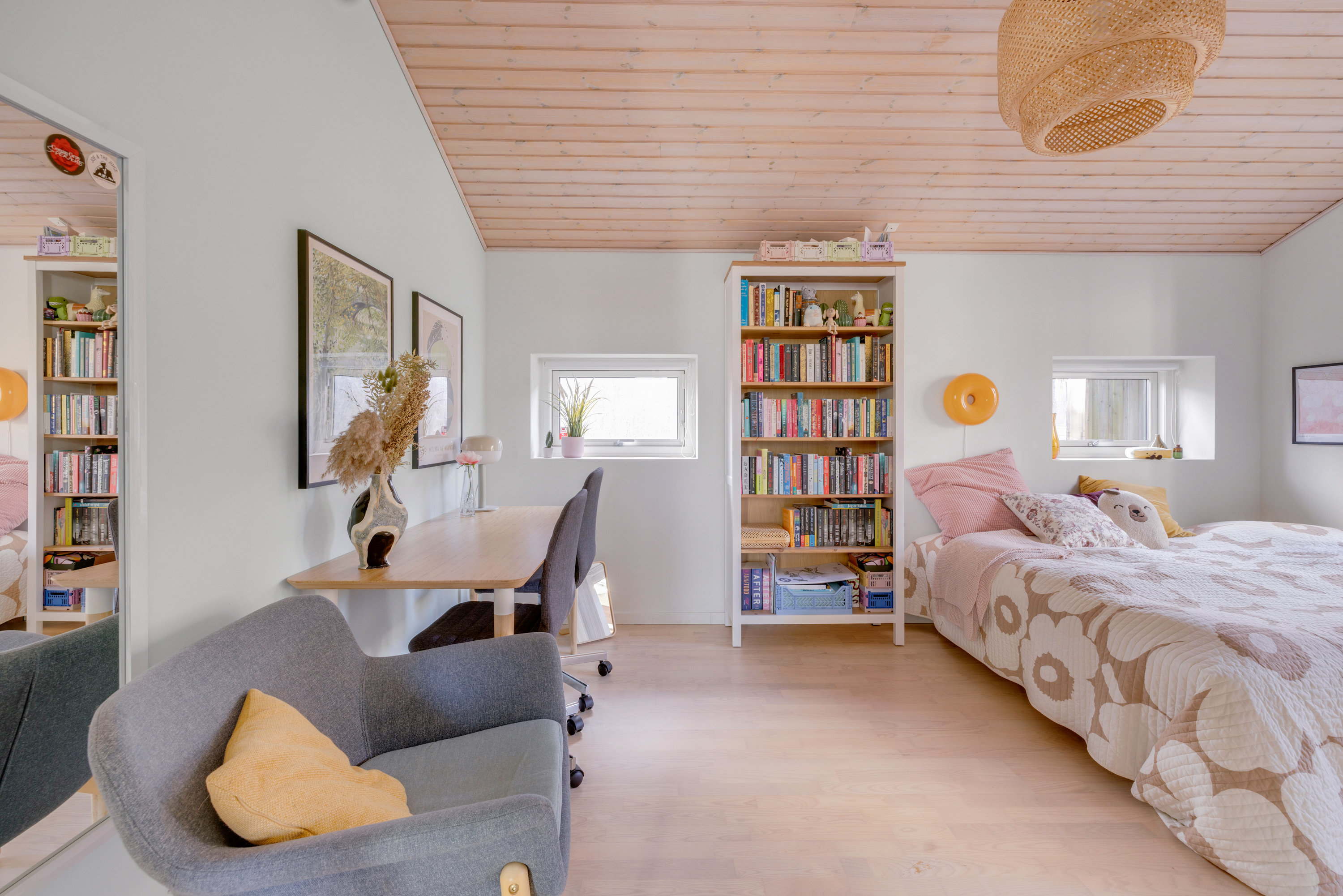 Fremhævet stue billede i fuldskærmstilstand. Billede af Langkærgårdsvej 18, 3460 Birkerød