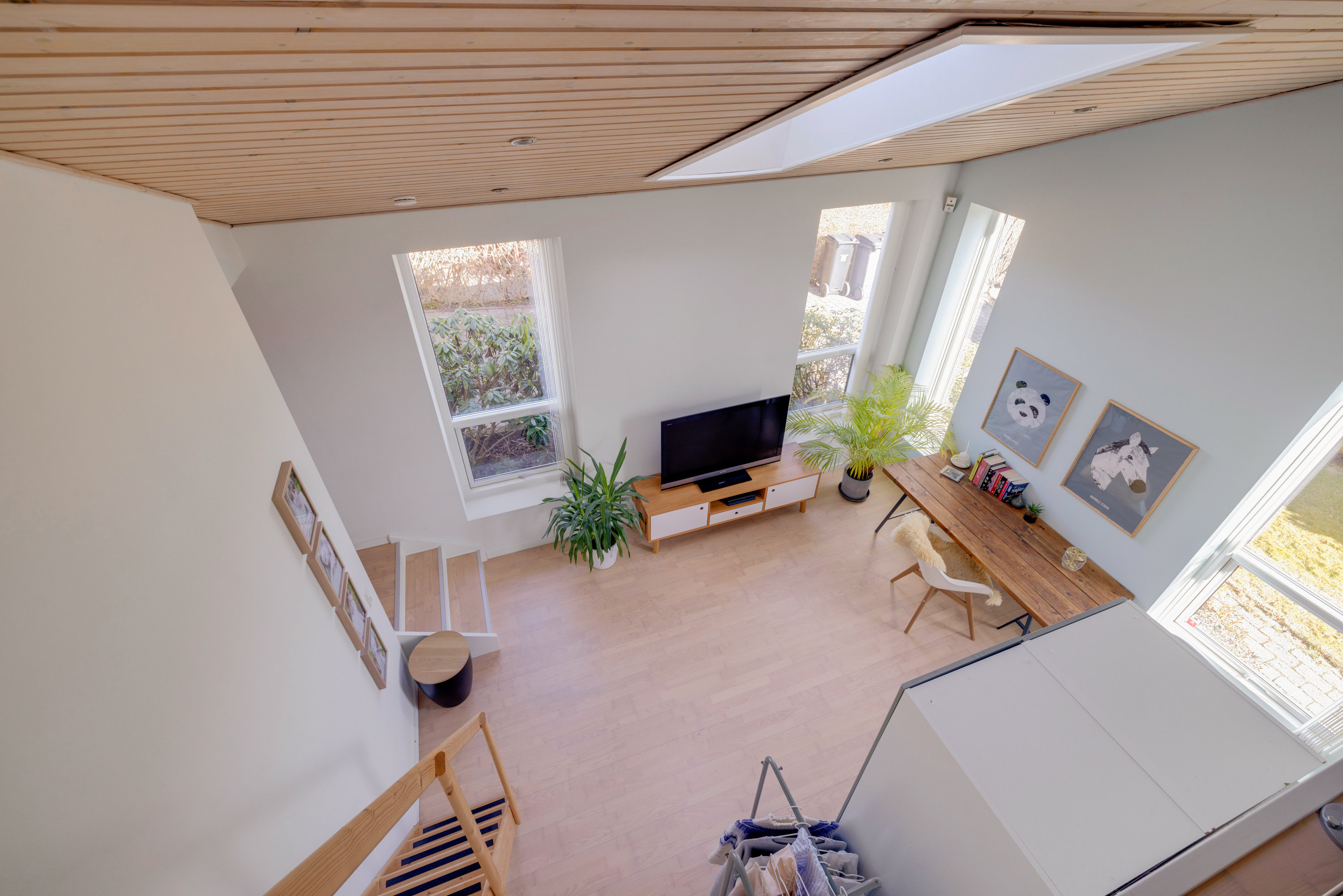 Fremhævet stue billede i fuldskærmstilstand. Billede af Langkærgårdsvej 18, 3460 Birkerød