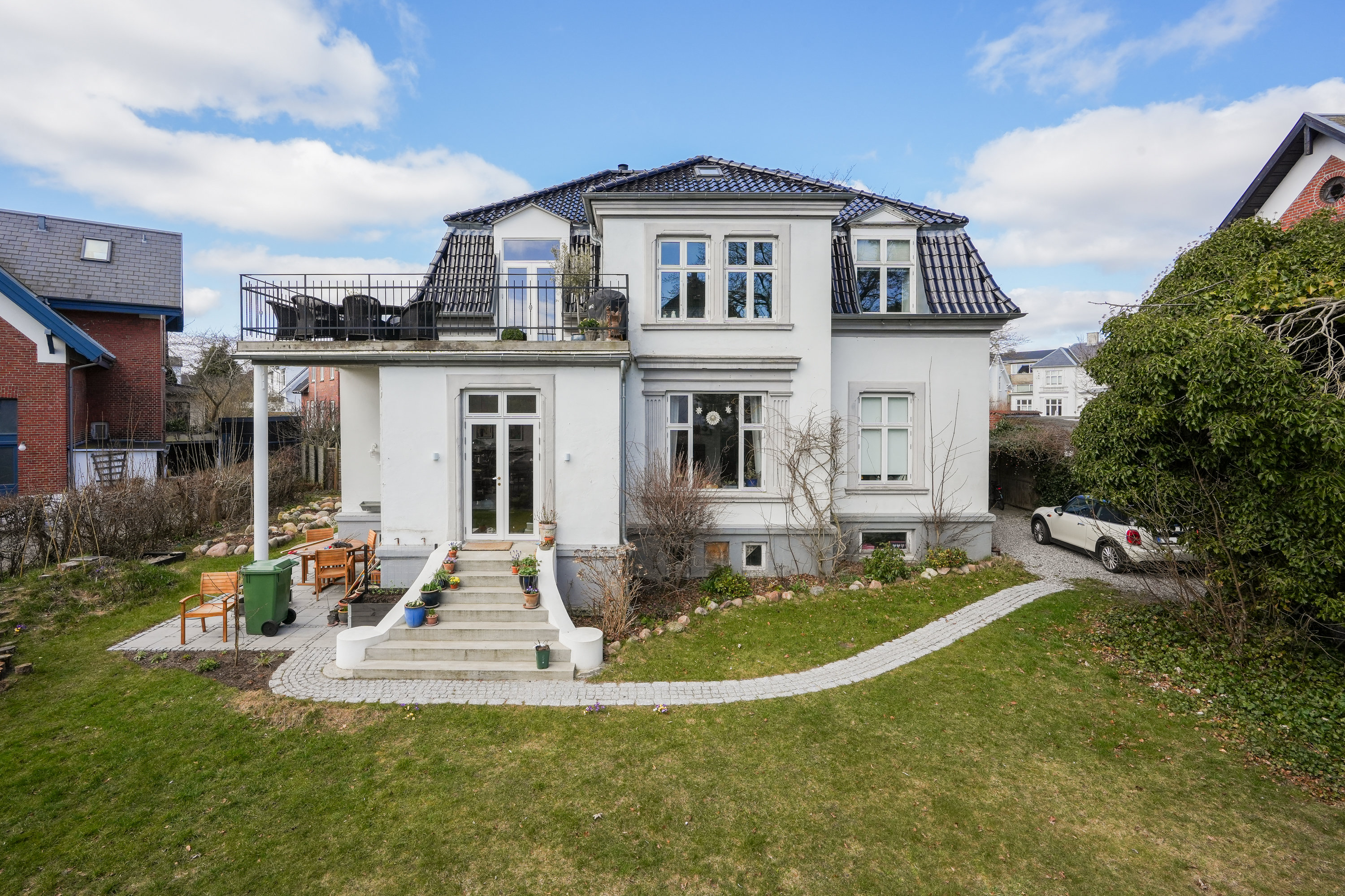 Villalejlighed: Facade på Gudrunsvej 19, 1., 2920 Charlottenlund