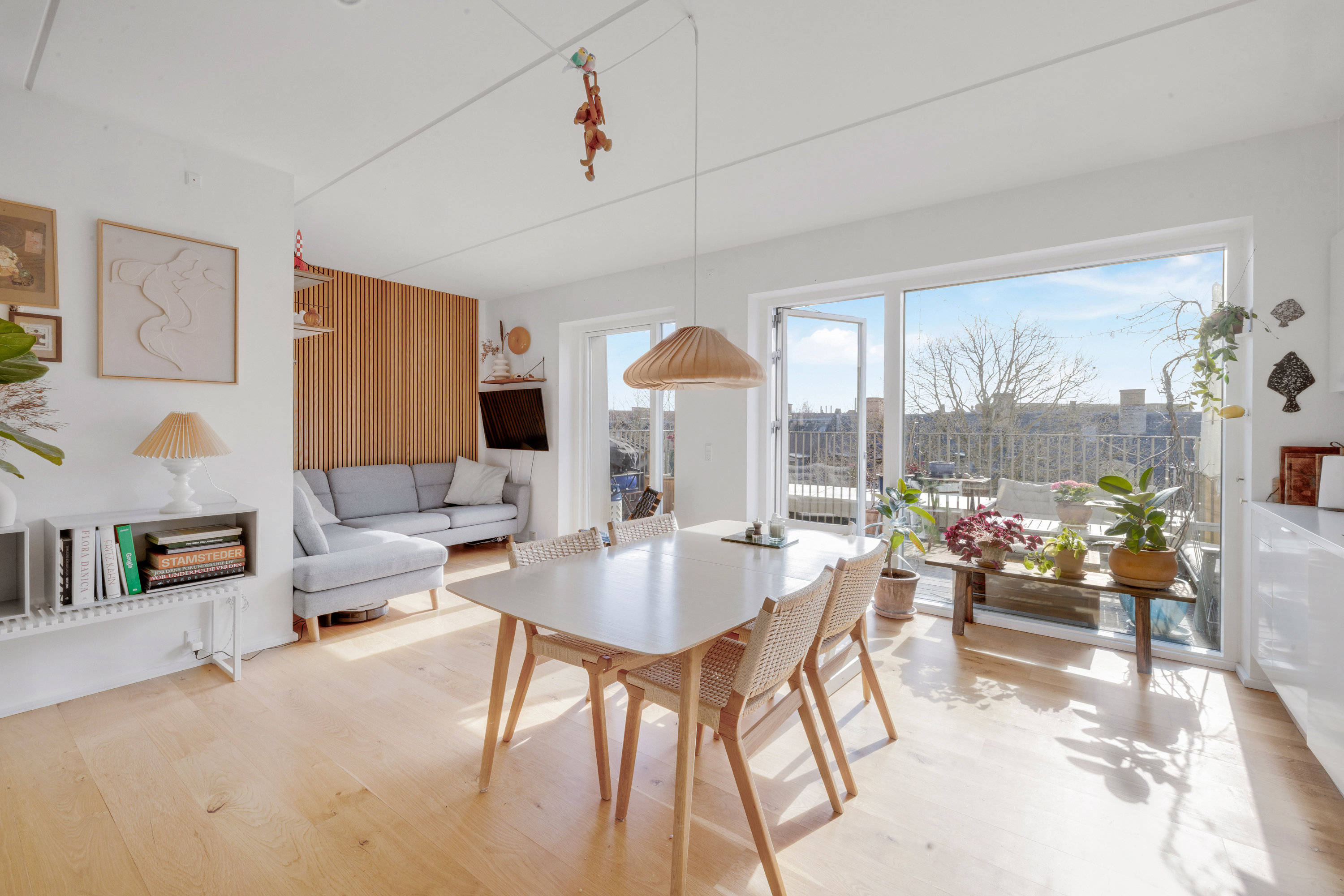 Fremhævet stue billede i fuldskærmstilstand. Billede af Thorvald Bindesbølls Plads 16, 2. tv., 1799 København V