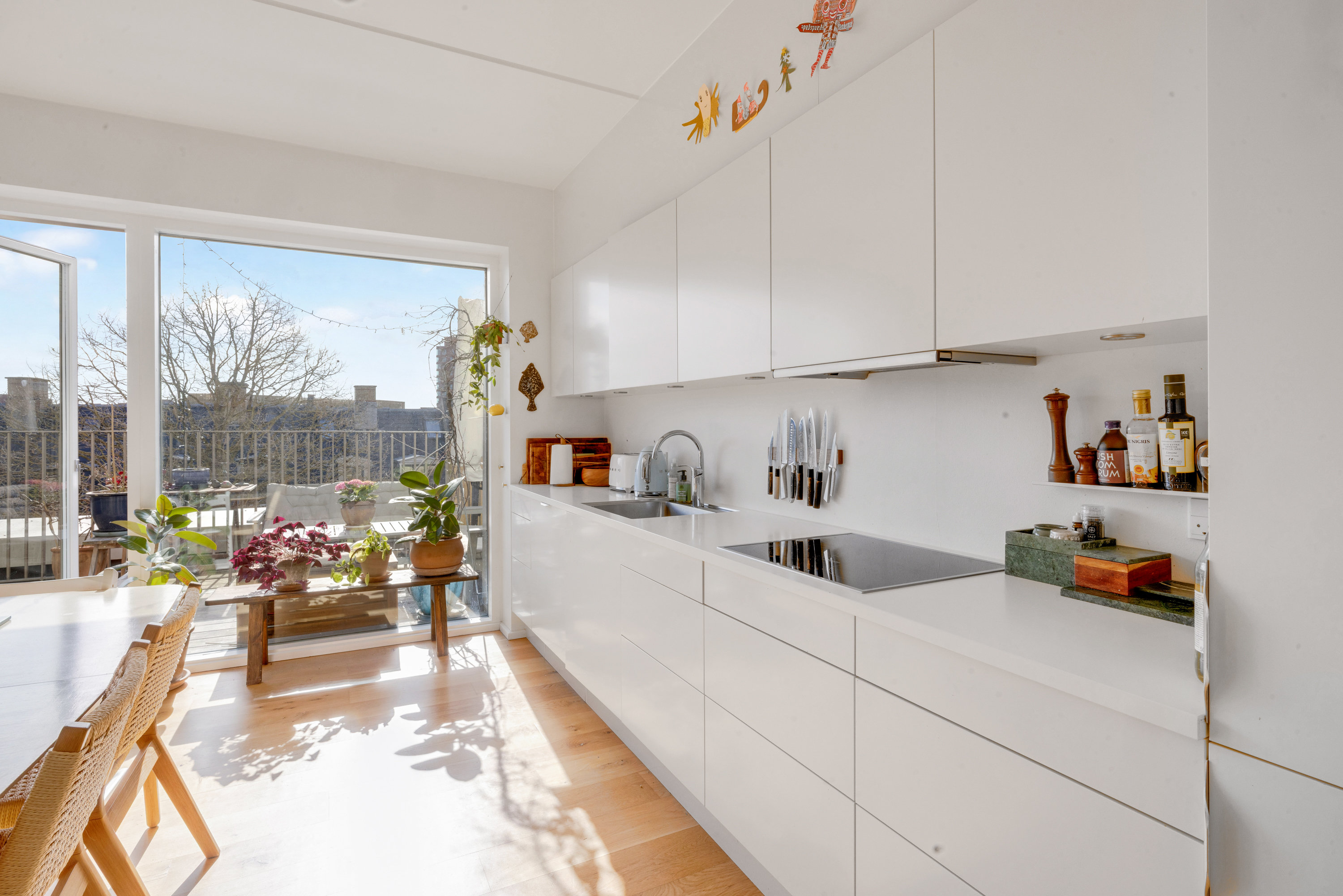 Fremhævet køkken billede i fuldskærmstilstand. Billede af Thorvald Bindesbølls Plads 16, 2. tv., 1799 København V