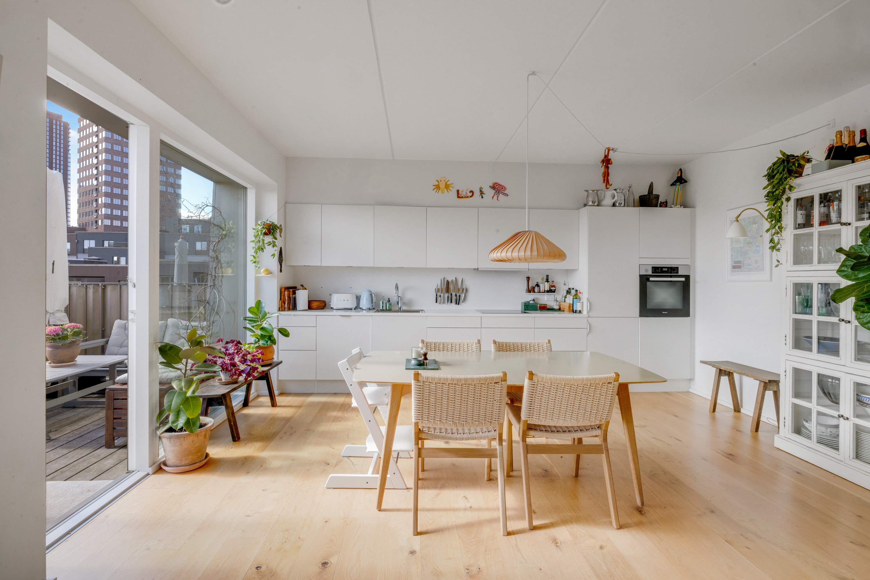 Fremhævet stue billede i fuldskærmstilstand. Billede af Thorvald Bindesbølls Plads 16, 2. tv., 1799 København V