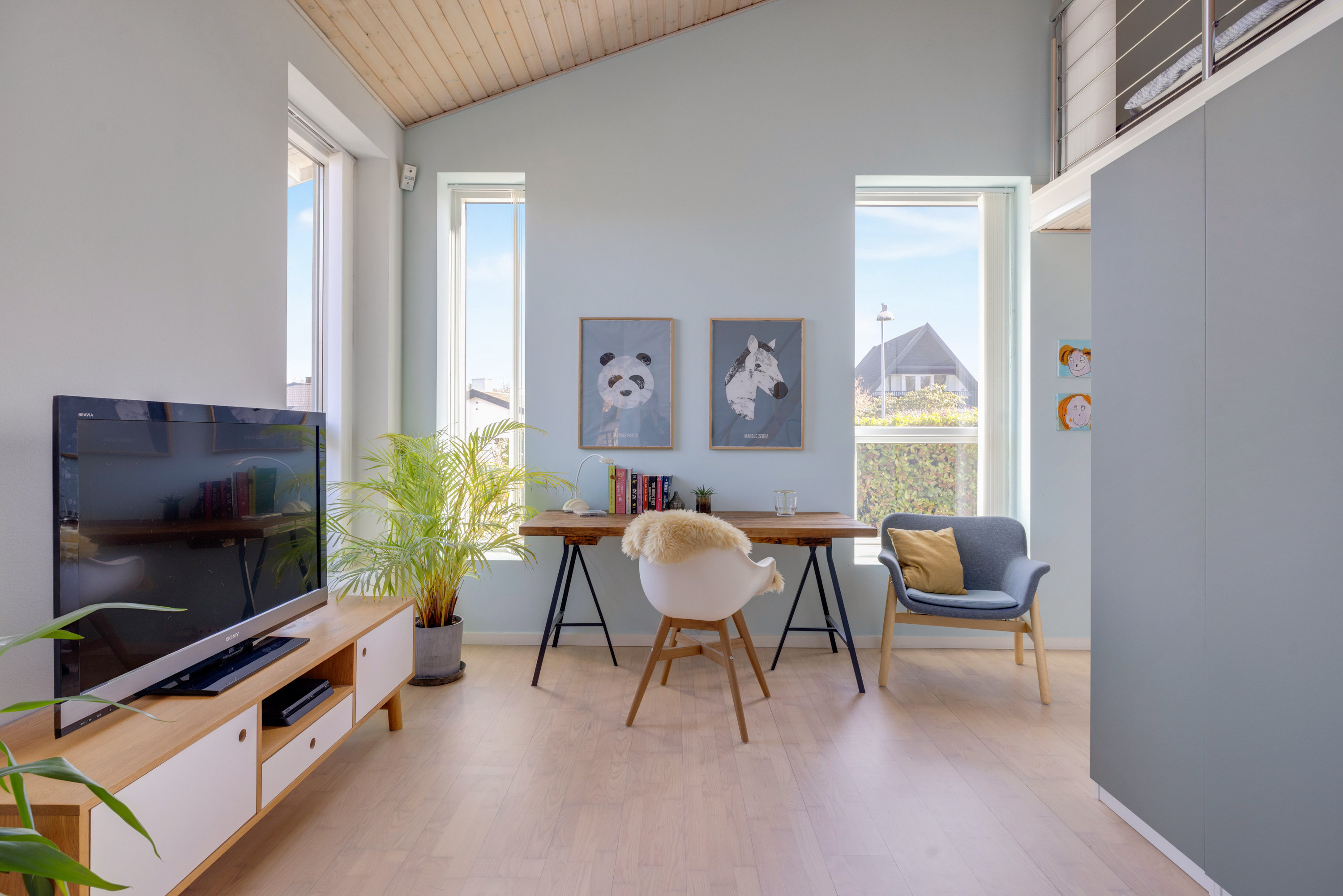 Fremhævet stue billede i fuldskærmstilstand. Billede af Langkærgårdsvej 18, 3460 Birkerød