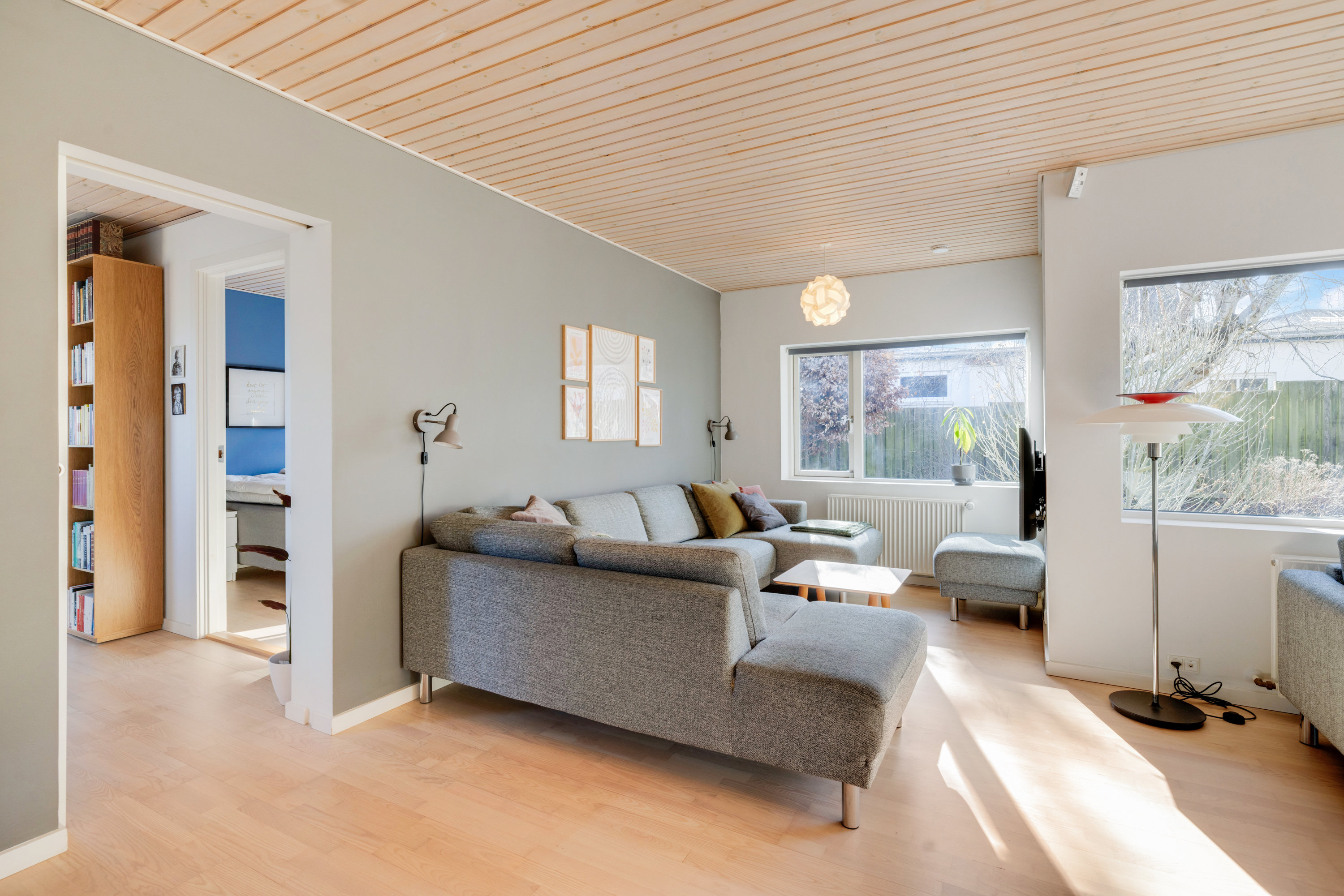 Fremhævet stue billede i fuldskærmstilstand. Billede af Langkærgårdsvej 18, 3460 Birkerød