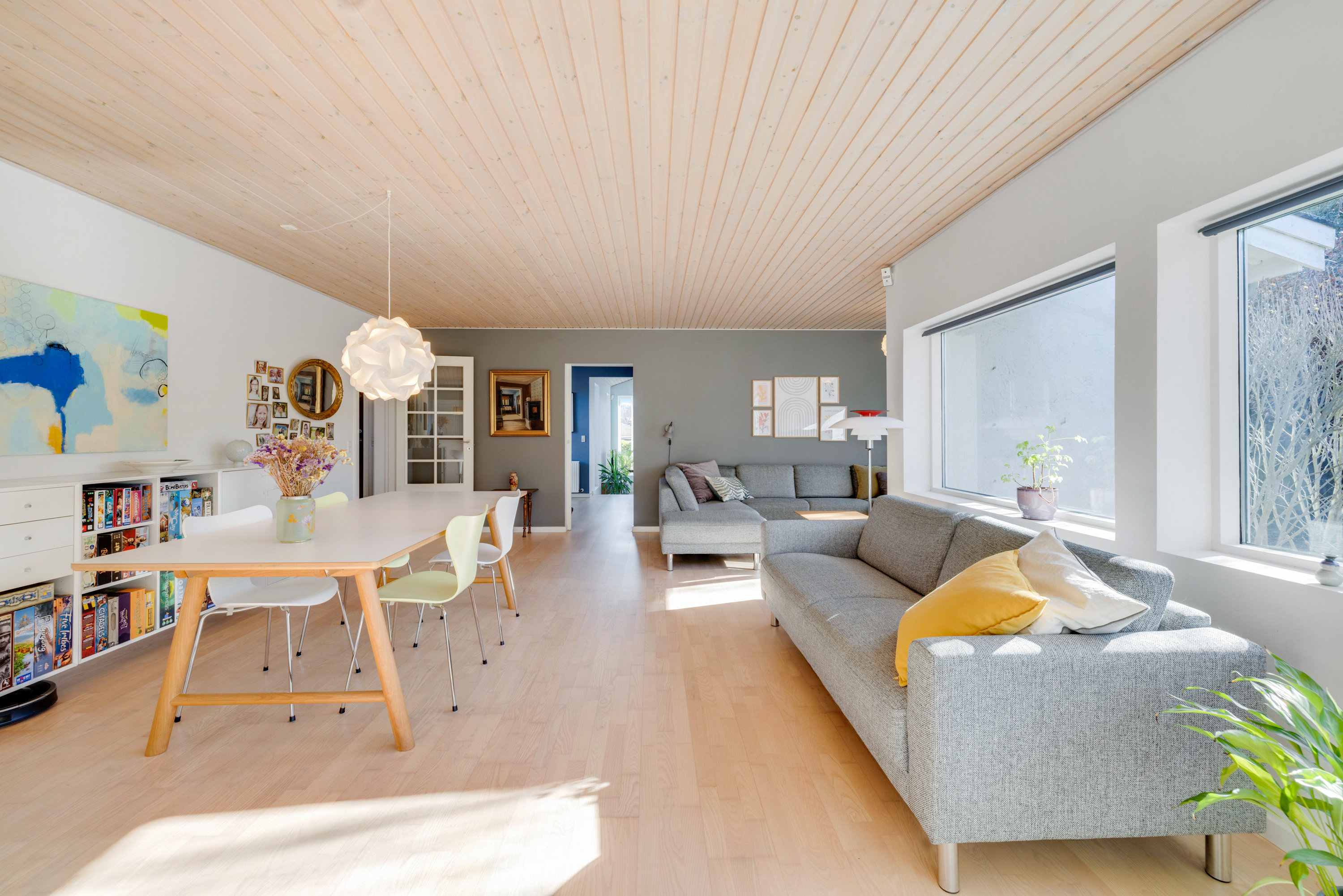 Fremhævet stue billede i fuldskærmstilstand. Billede af Langkærgårdsvej 18, 3460 Birkerød