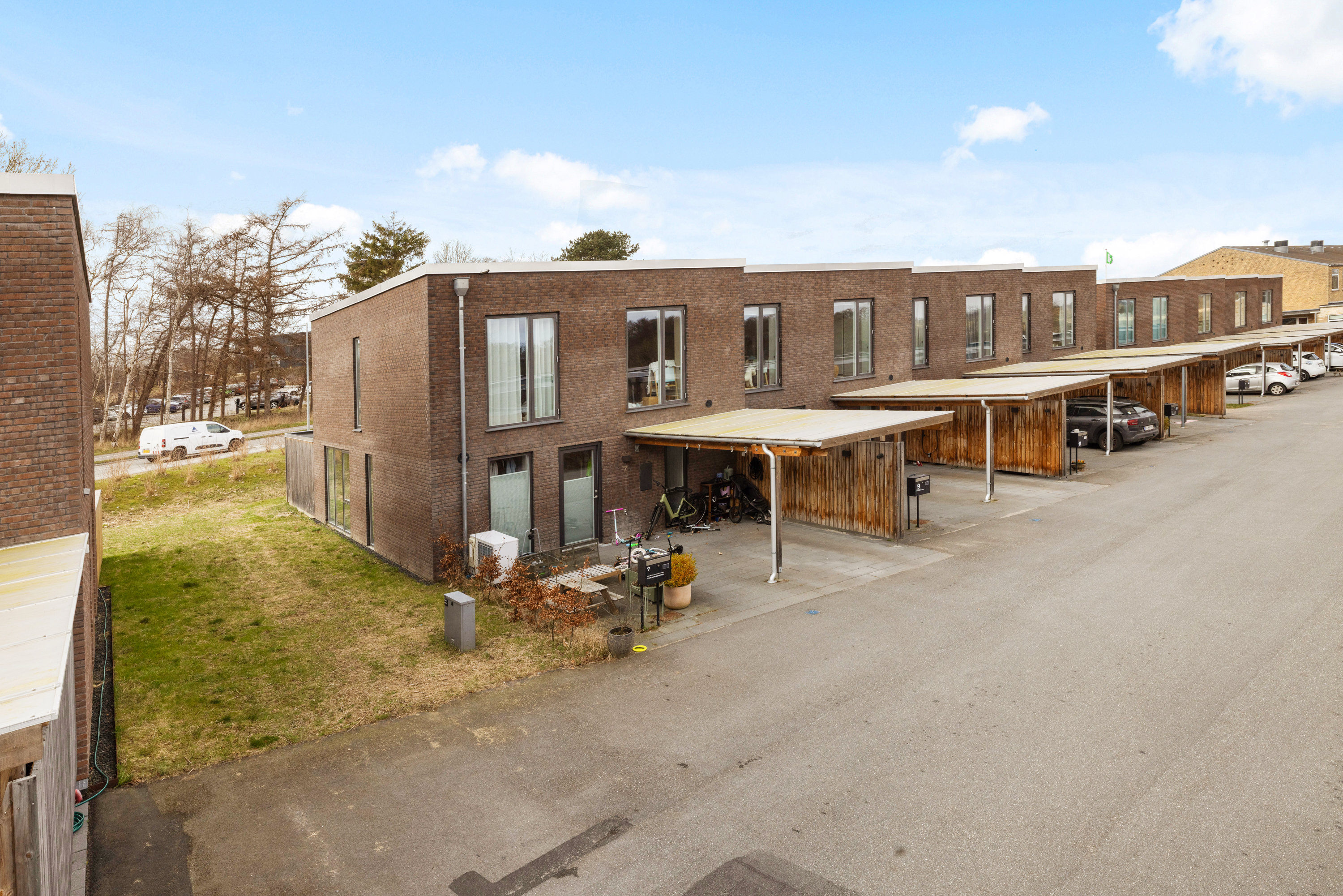 Fremhævet facade billede i fuldskærmstilstand. Billede af Officershusene 9, Jonstrup, 3500 Værløse