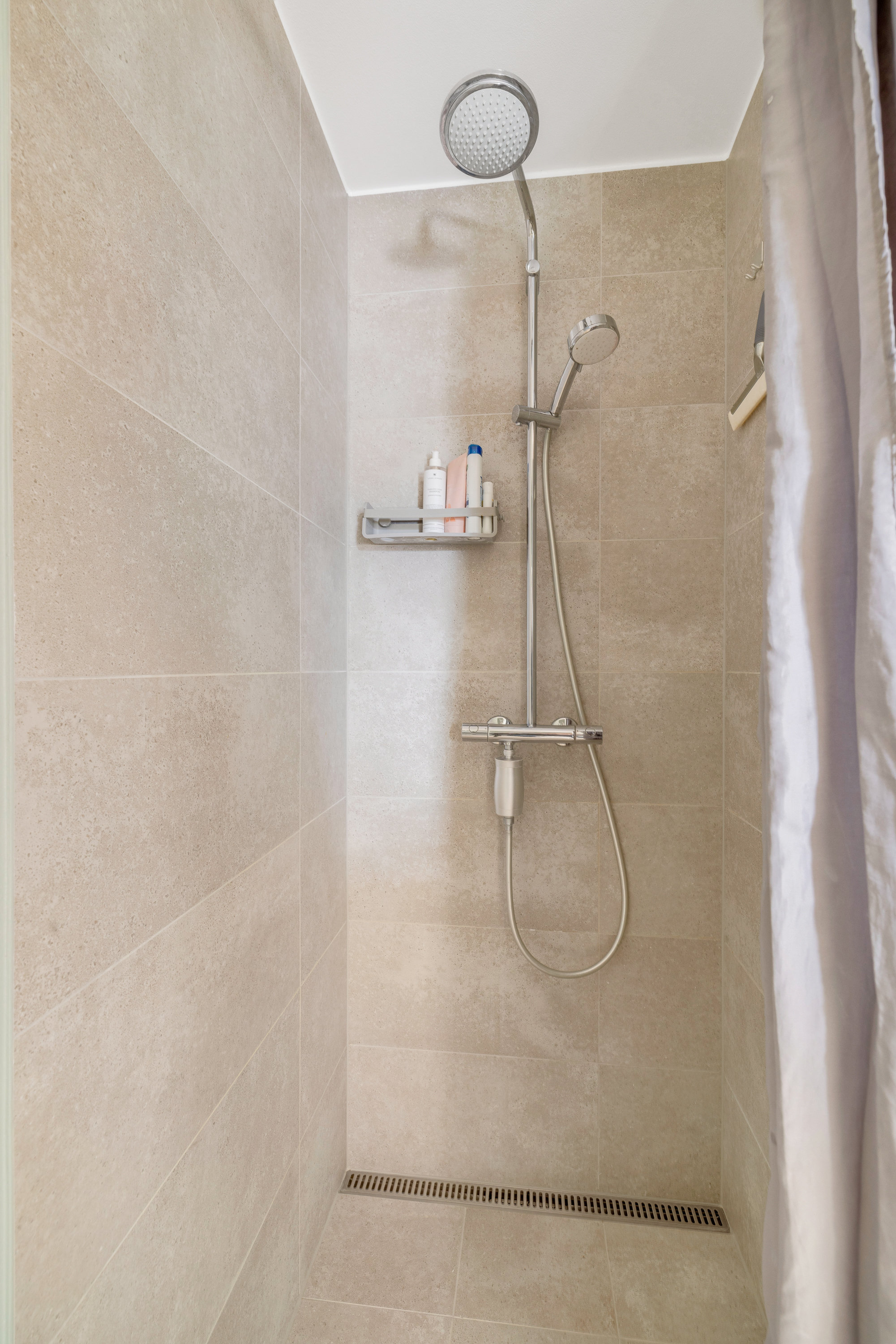 Fremhævet badeværelse billede i fuldskærmstilstand. Billede af Thorvald Bindesbølls Plads 16, 2. tv., 1799 København V