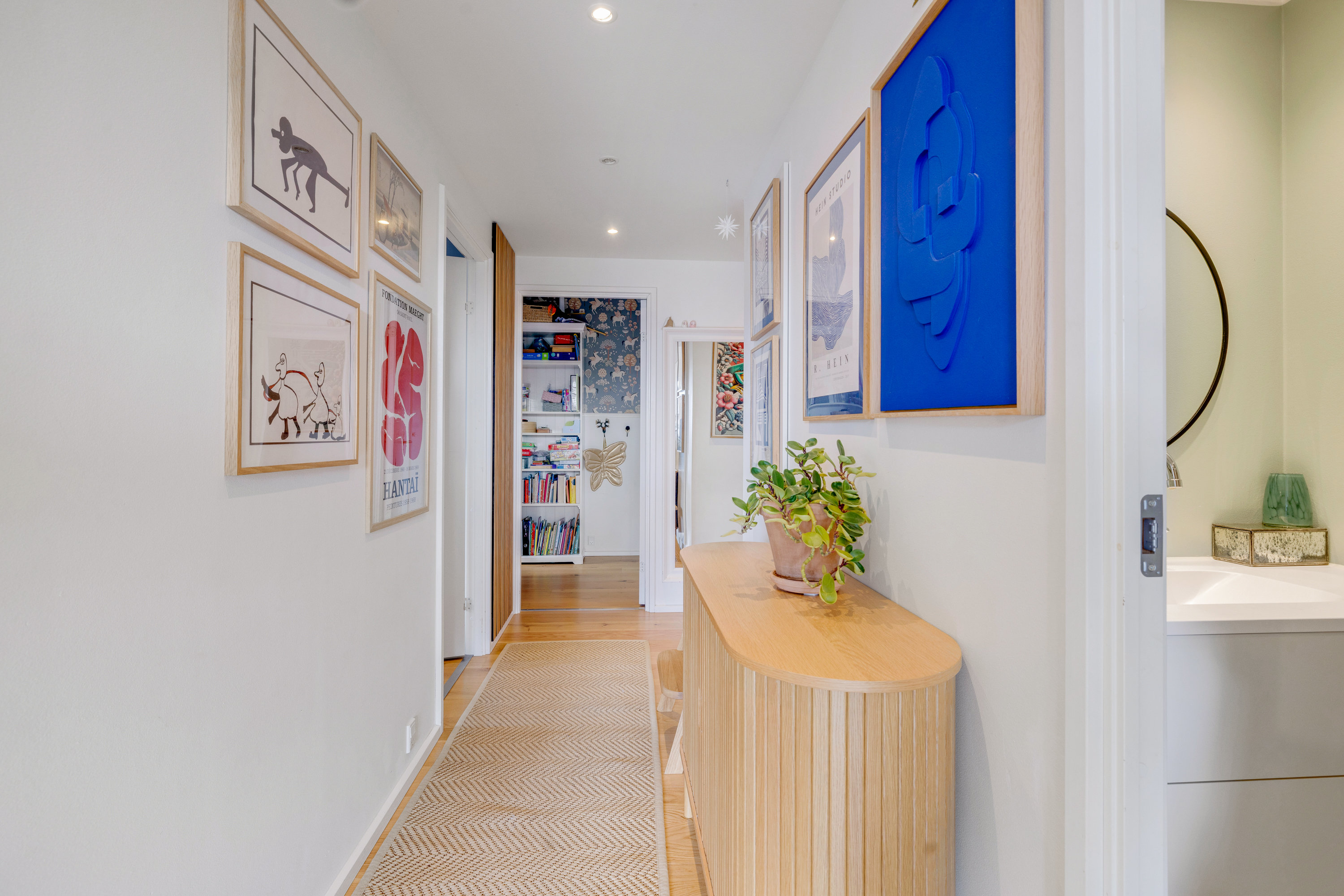 Fremhævet gang billede i fuldskærmstilstand. Billede af Thorvald Bindesbølls Plads 16, 2. tv., 1799 København V