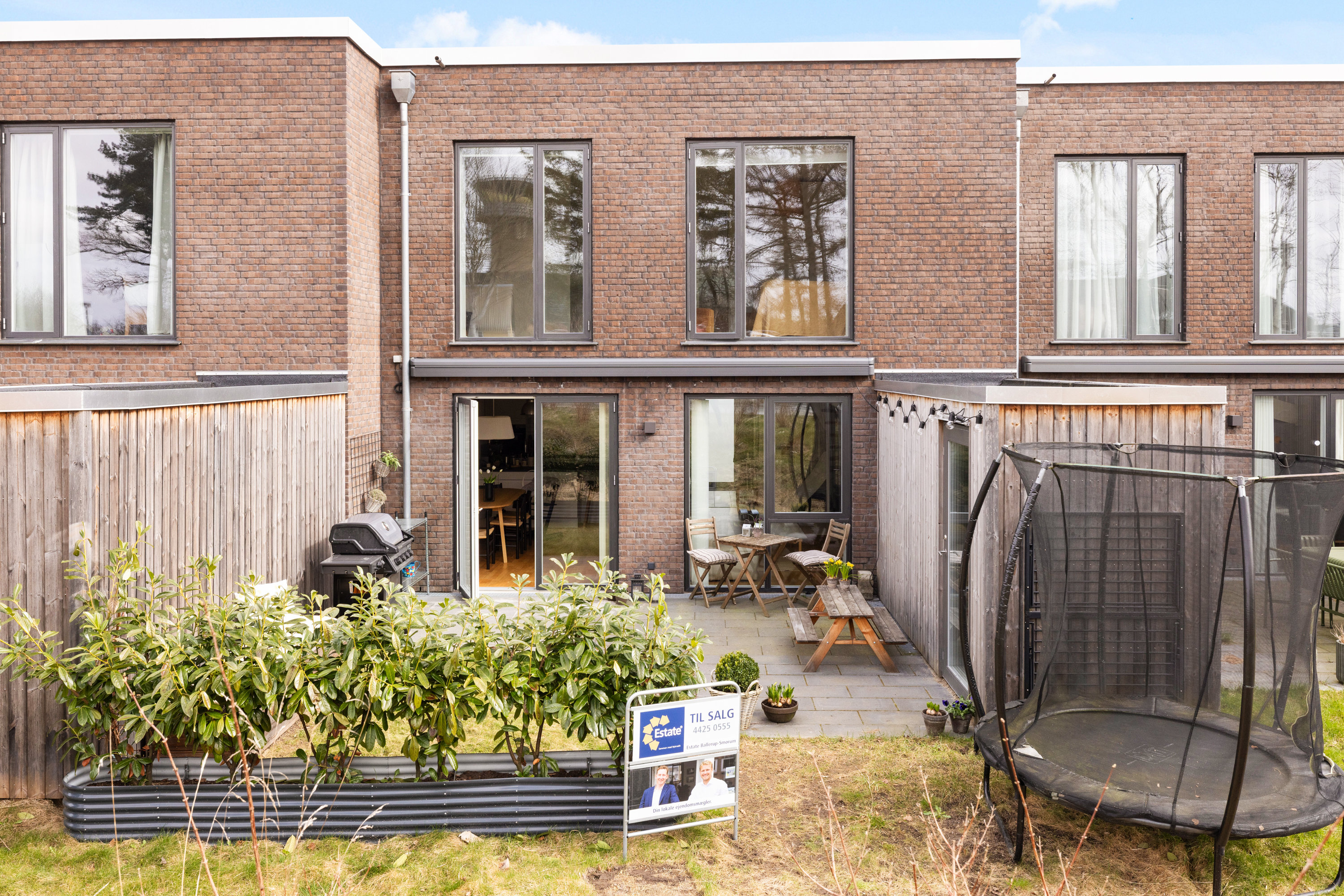 Fremhævet facade billede i fuldskærmstilstand. Billede af Officershusene 9, Jonstrup, 3500 Værløse