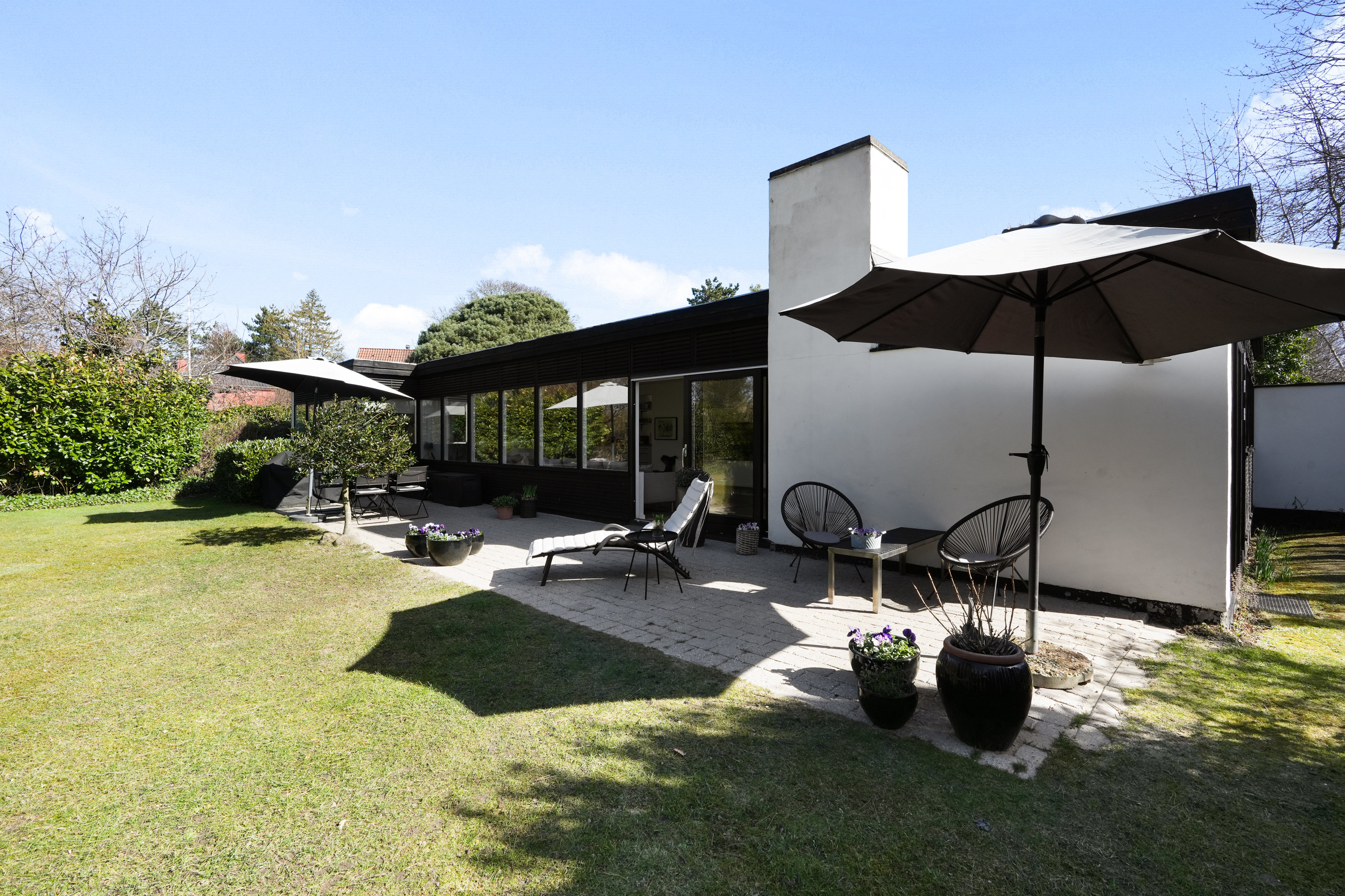 Miniaturebillede 1: terrasse. Billede af Ordrup Jagtvej 4B, 2920 Charlottenlund