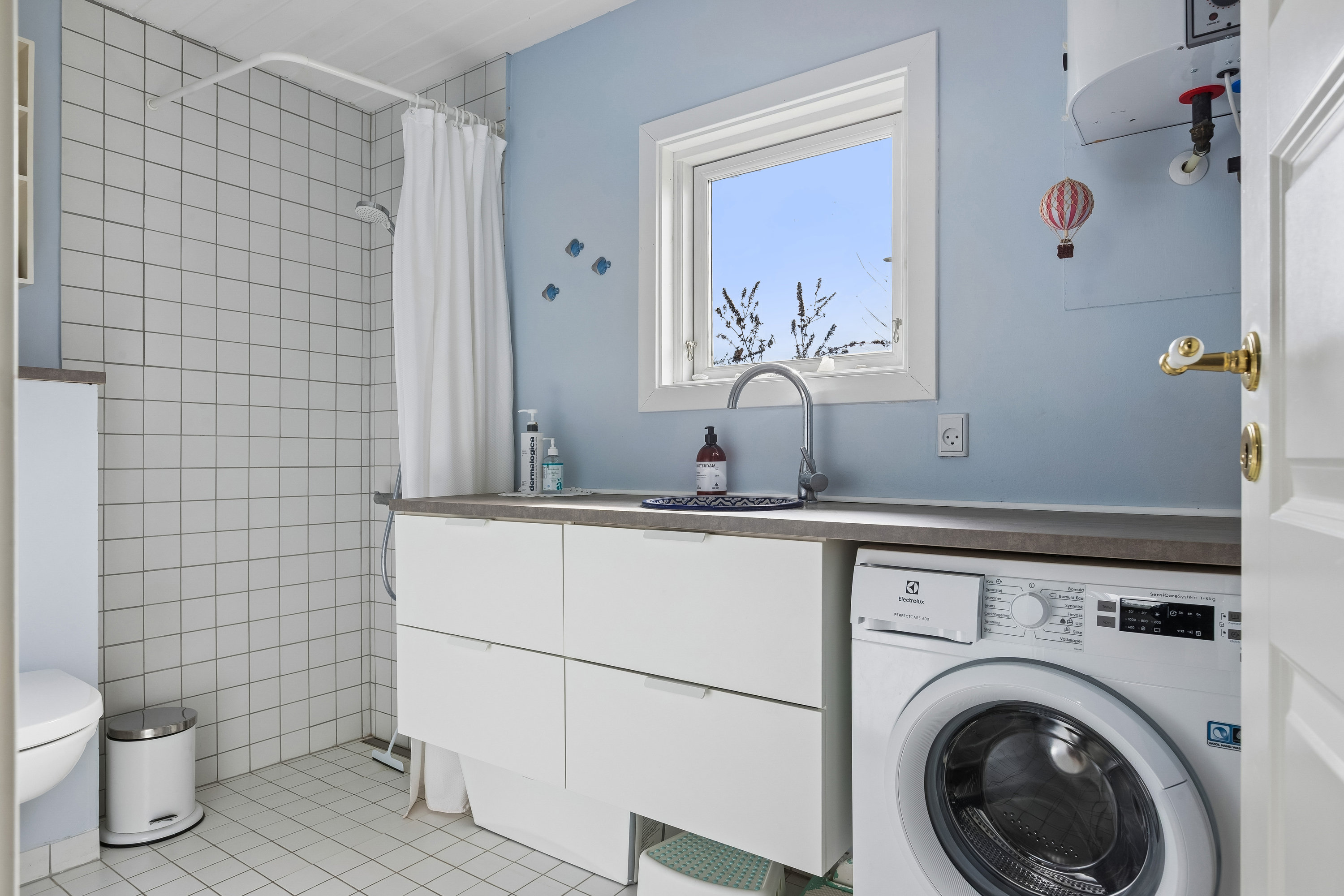 Fremhævet badeværelse billede i fuldskærmstilstand. Billede af Engvej 67F, Hf. Strandbo, 2300 København S