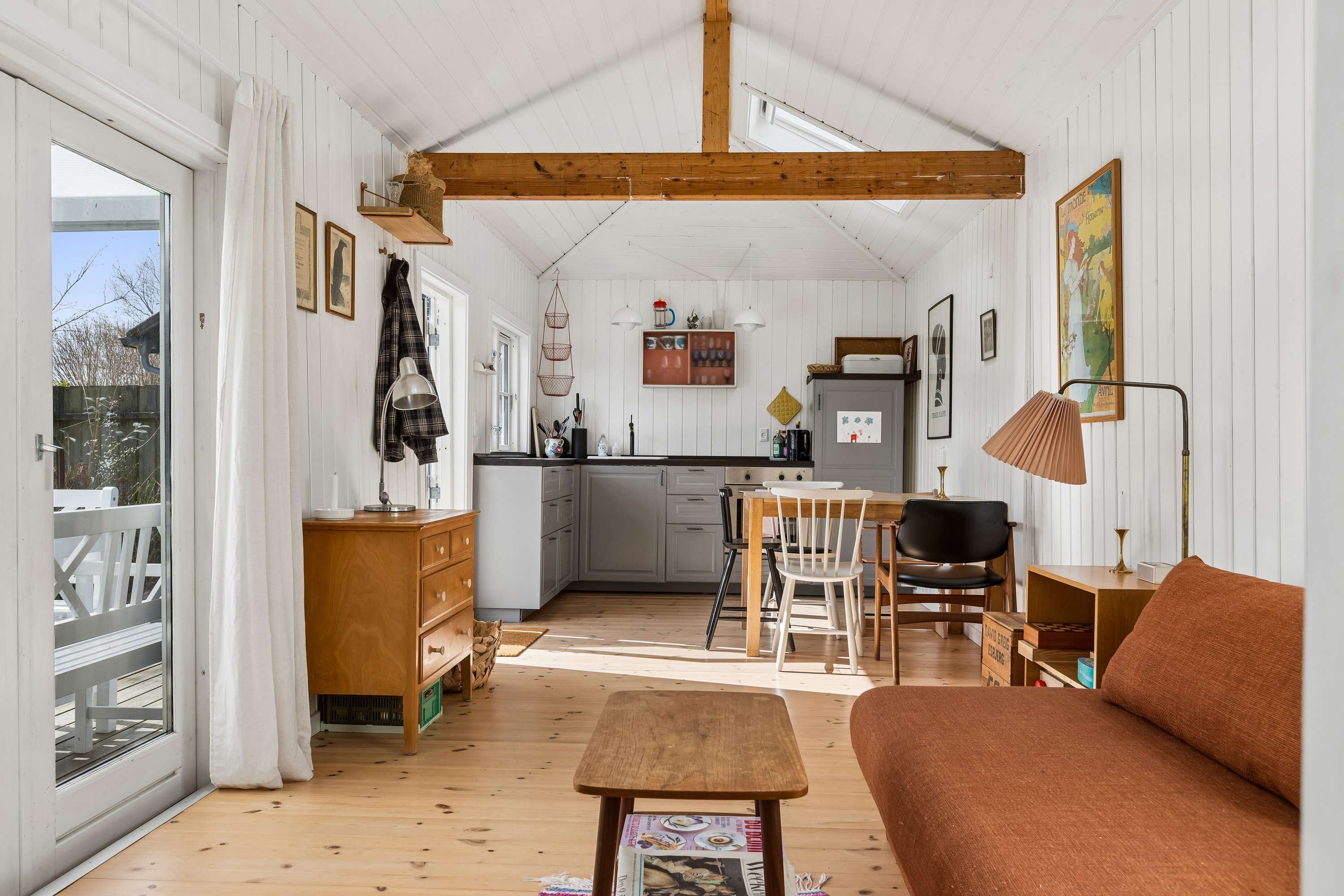 Fremhævet stue billede i fuldskærmstilstand. Billede af Engvej 67F, Hf. Strandbo, 2300 København S