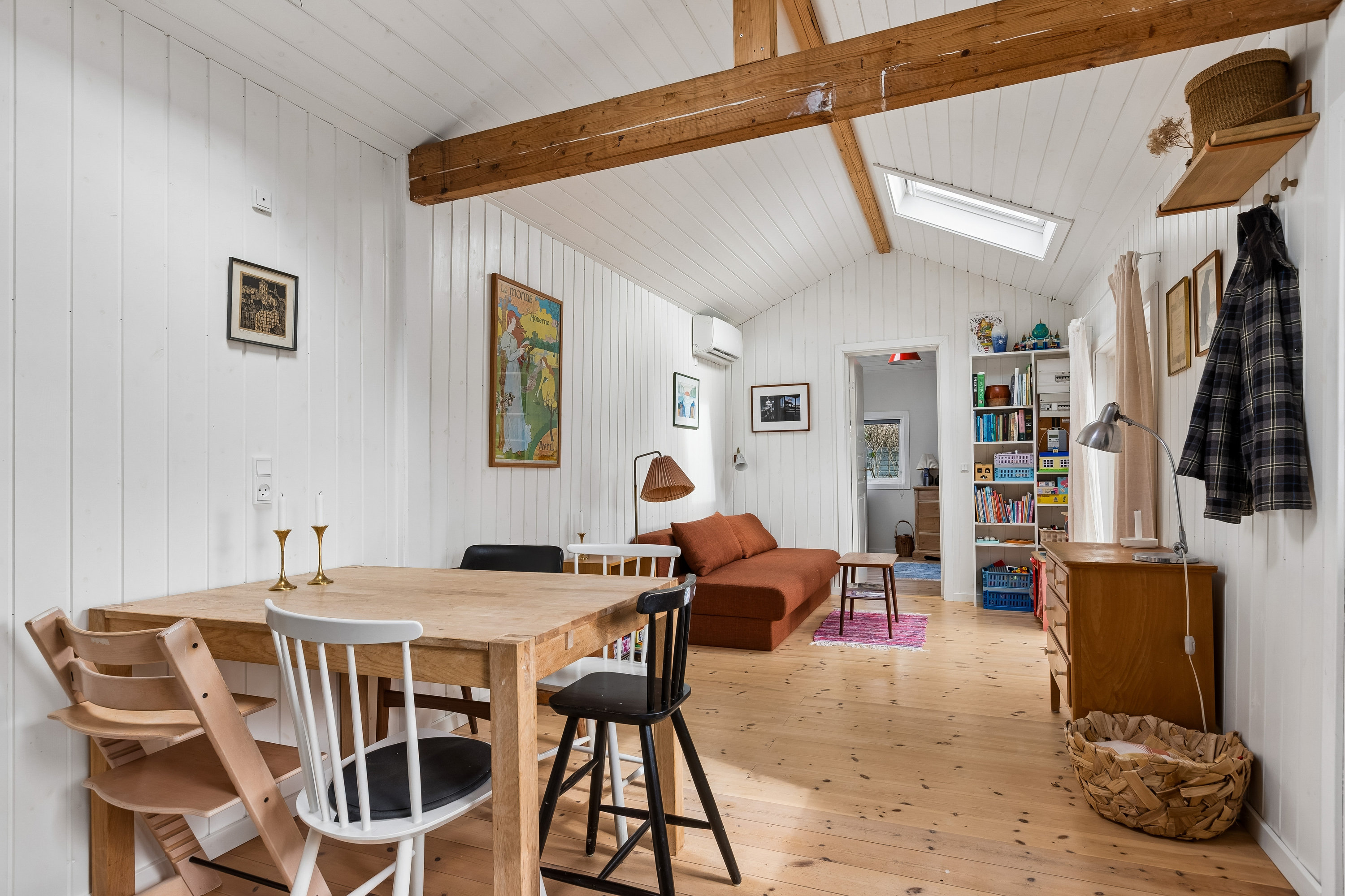 Fremhævet stue billede i fuldskærmstilstand. Billede af Engvej 67F, Hf. Strandbo, 2300 København S