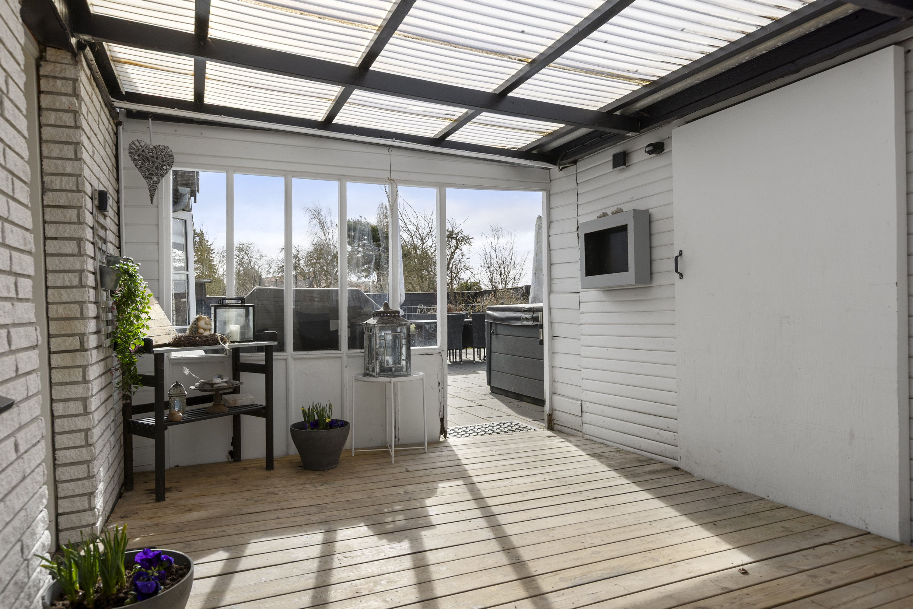 Fremhævet overdækket terrasse billede i fuldskærmstilstand. Billede af Holbækvej 69, Benløse, 4100 Ringsted