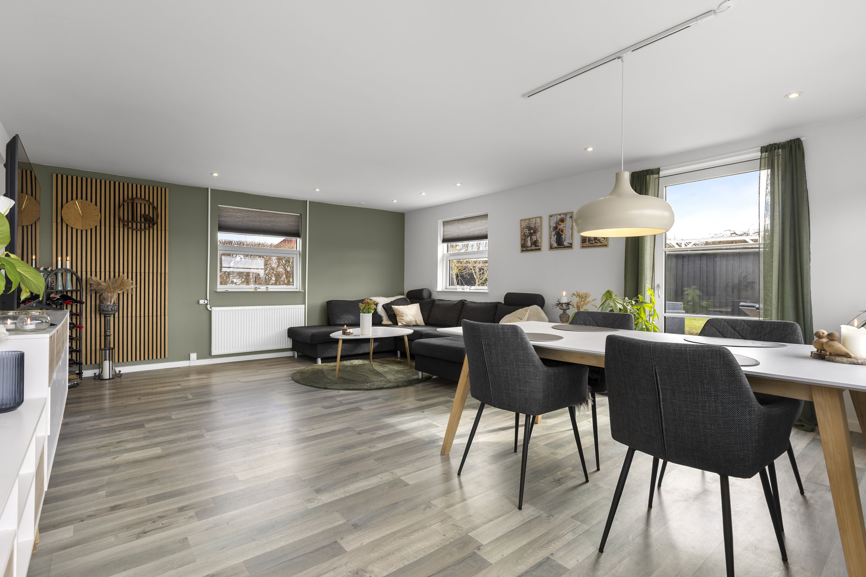 Fremhævet stue billede i fuldskærmstilstand. Billede af Holbækvej 69, Benløse, 4100 Ringsted