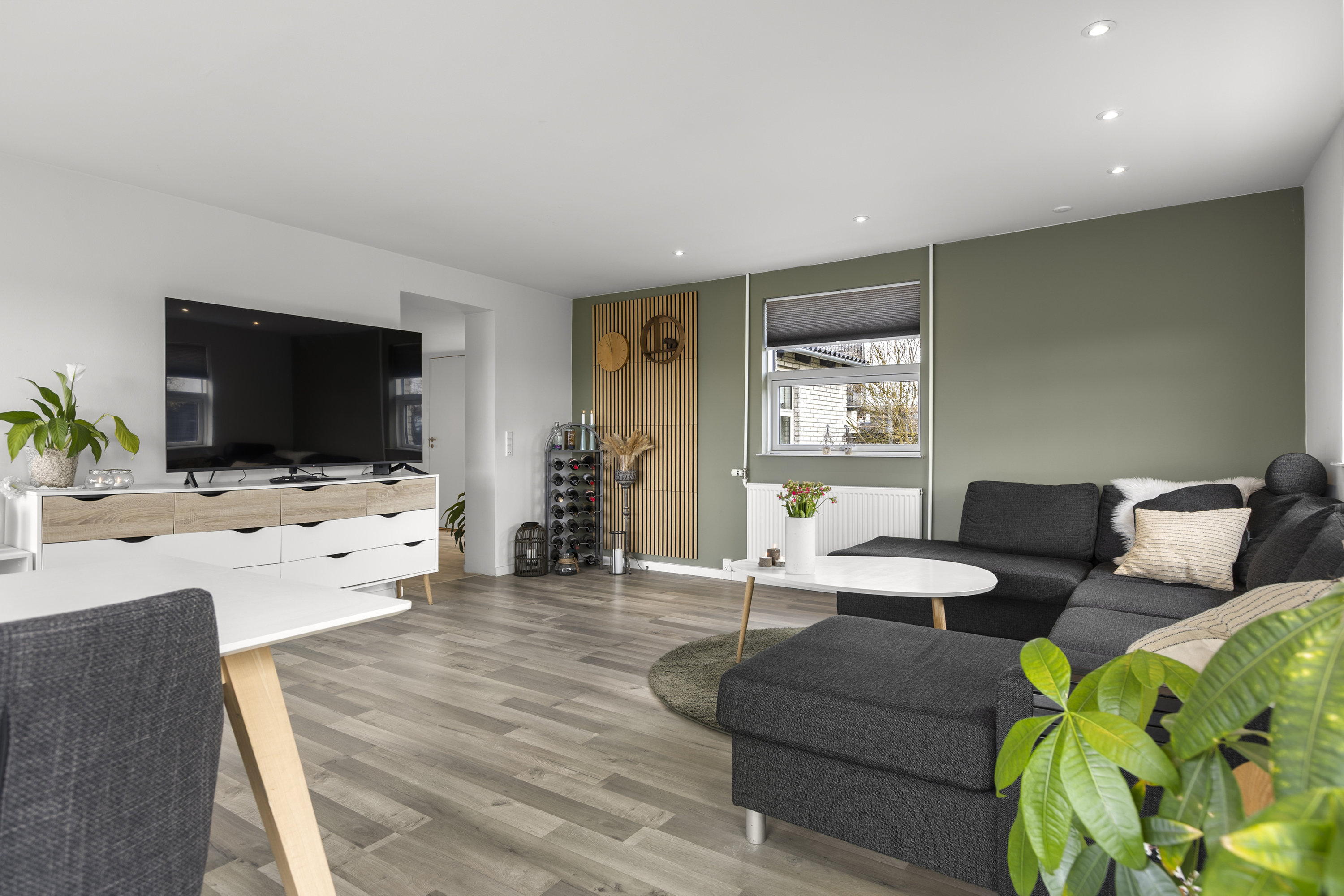 Fremhævet stue billede i fuldskærmstilstand. Billede af Holbækvej 69, Benløse, 4100 Ringsted