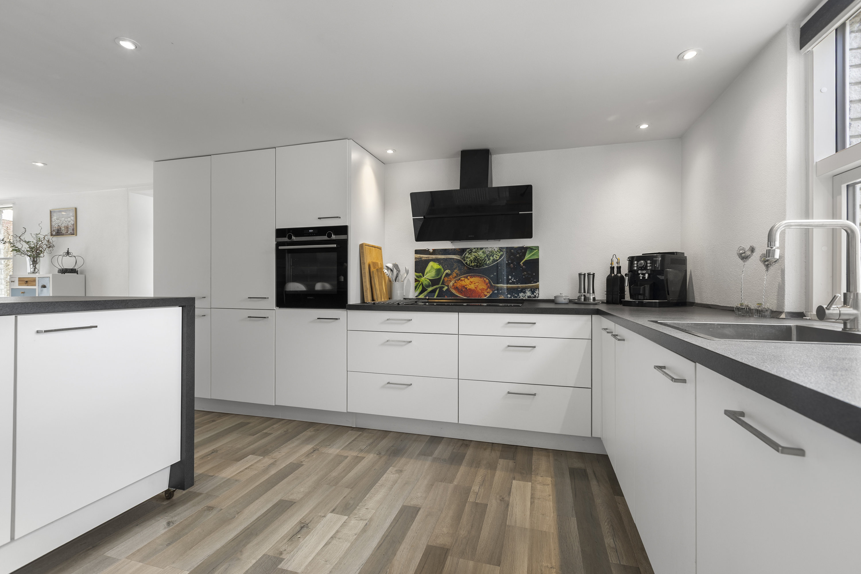 Fremhævet køkken billede i fuldskærmstilstand. Billede af Holbækvej 69, Benløse, 4100 Ringsted