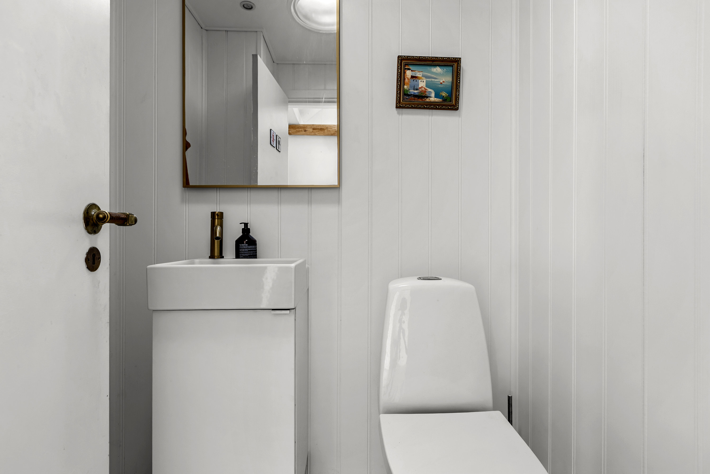 Fremhævet toilet billede i fuldskærmstilstand. Billede af Harhoffs Alle 40, 4100 Ringsted