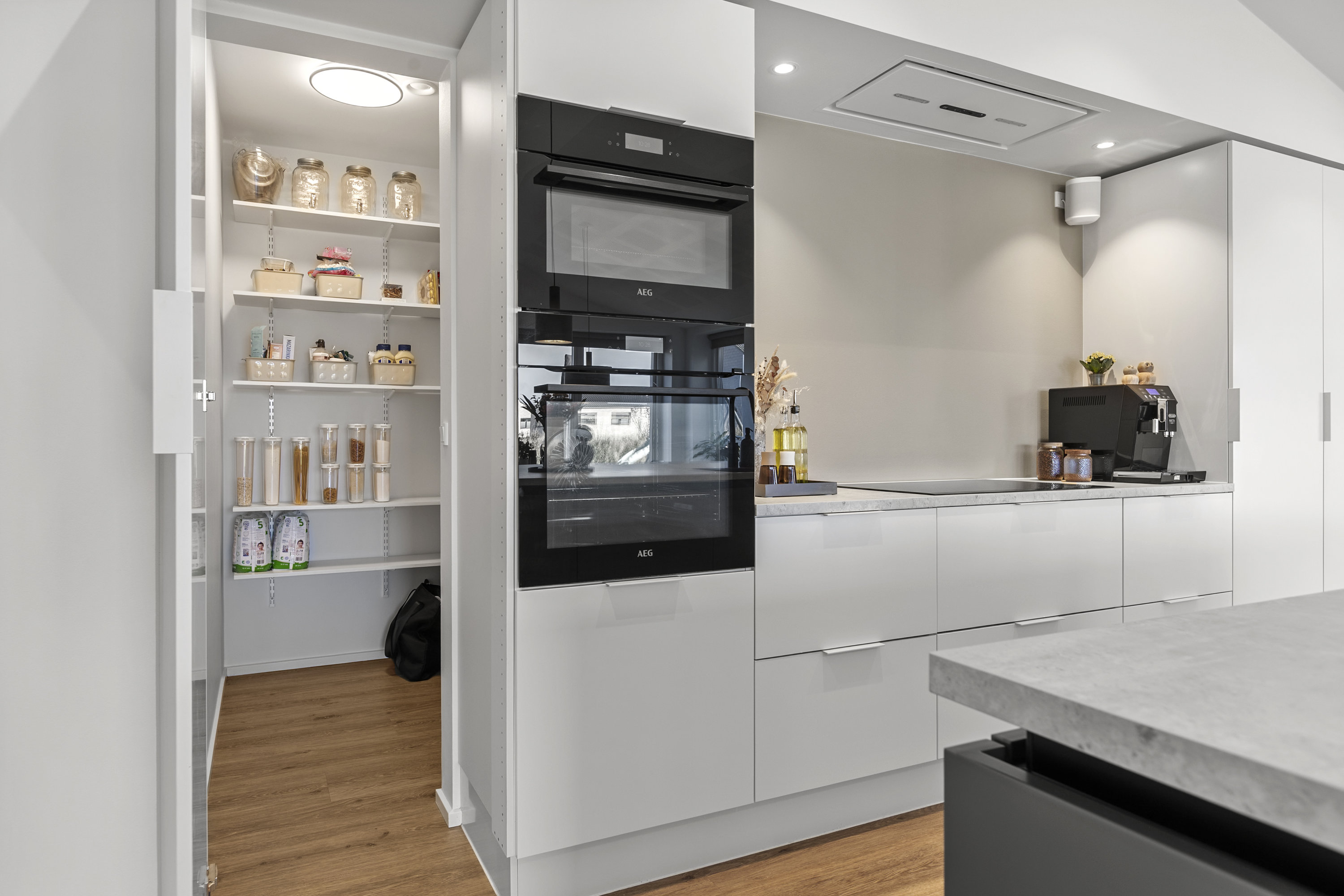 Fremhævet køkken billede i fuldskærmstilstand. Billede af Klosterdammen 3, 4400 Kalundborg