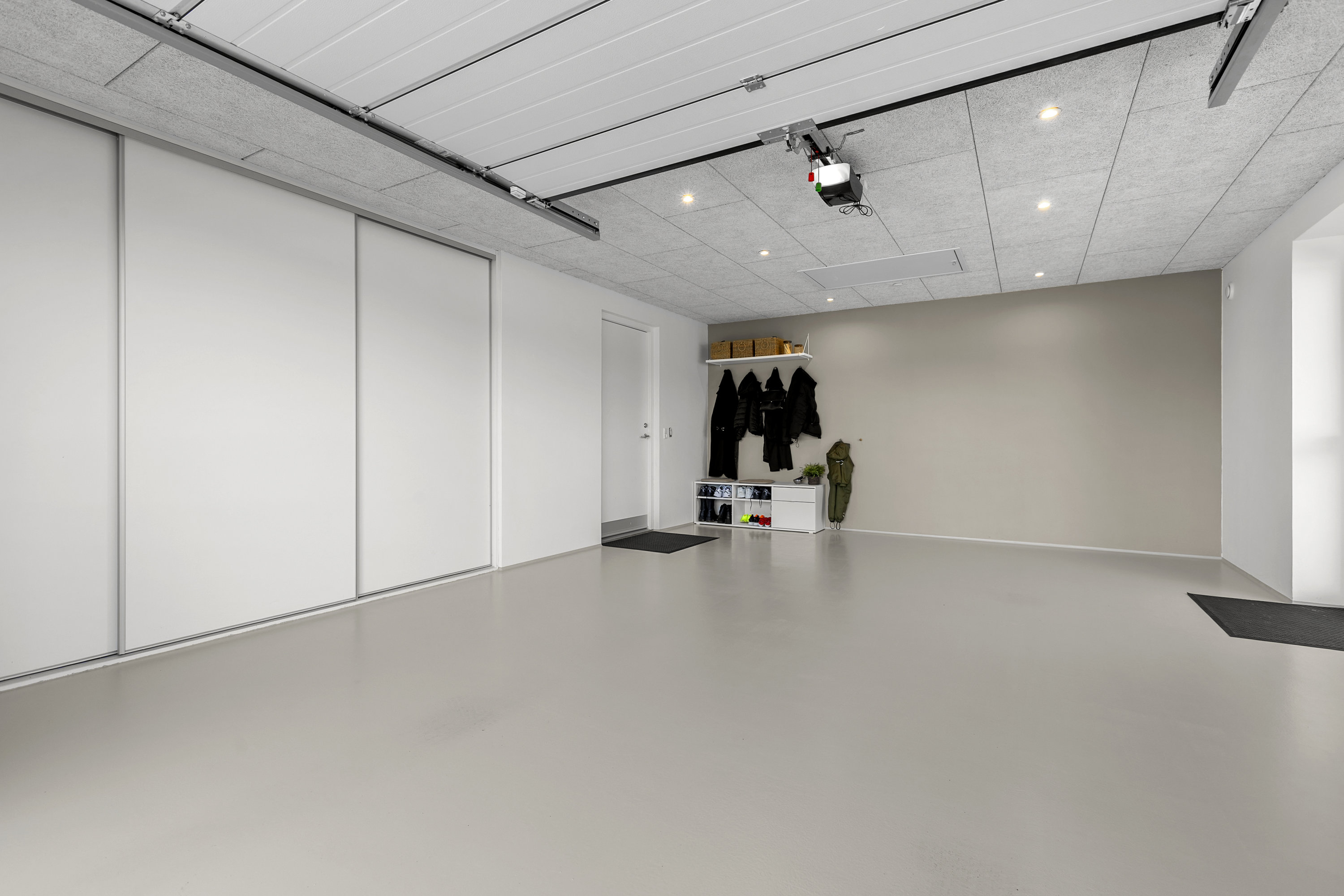 Fremhævet garage billede i fuldskærmstilstand. Billede af Klosterdammen 3, 4400 Kalundborg