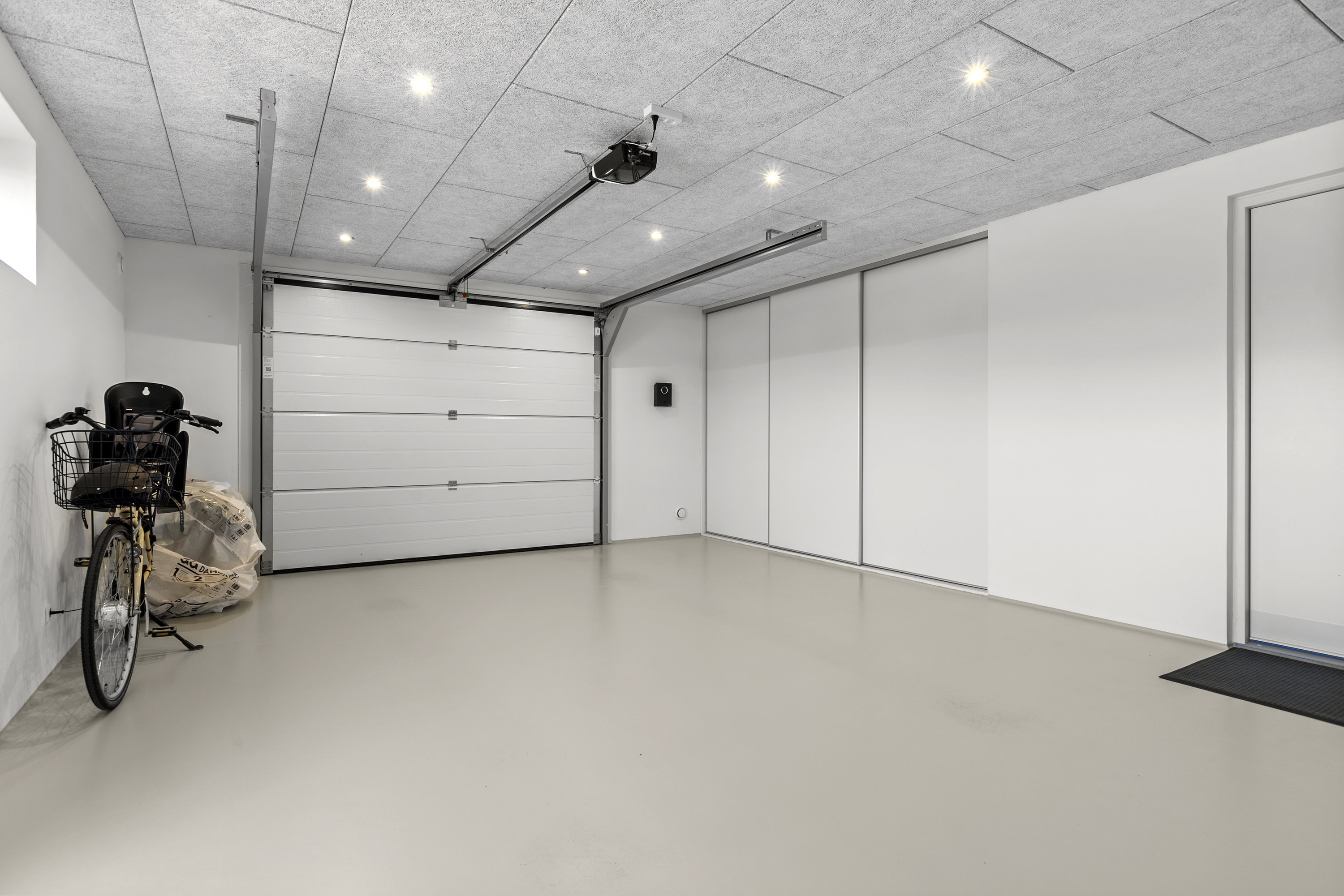 Fremhævet garage billede i fuldskærmstilstand. Billede af Klosterdammen 3, 4400 Kalundborg