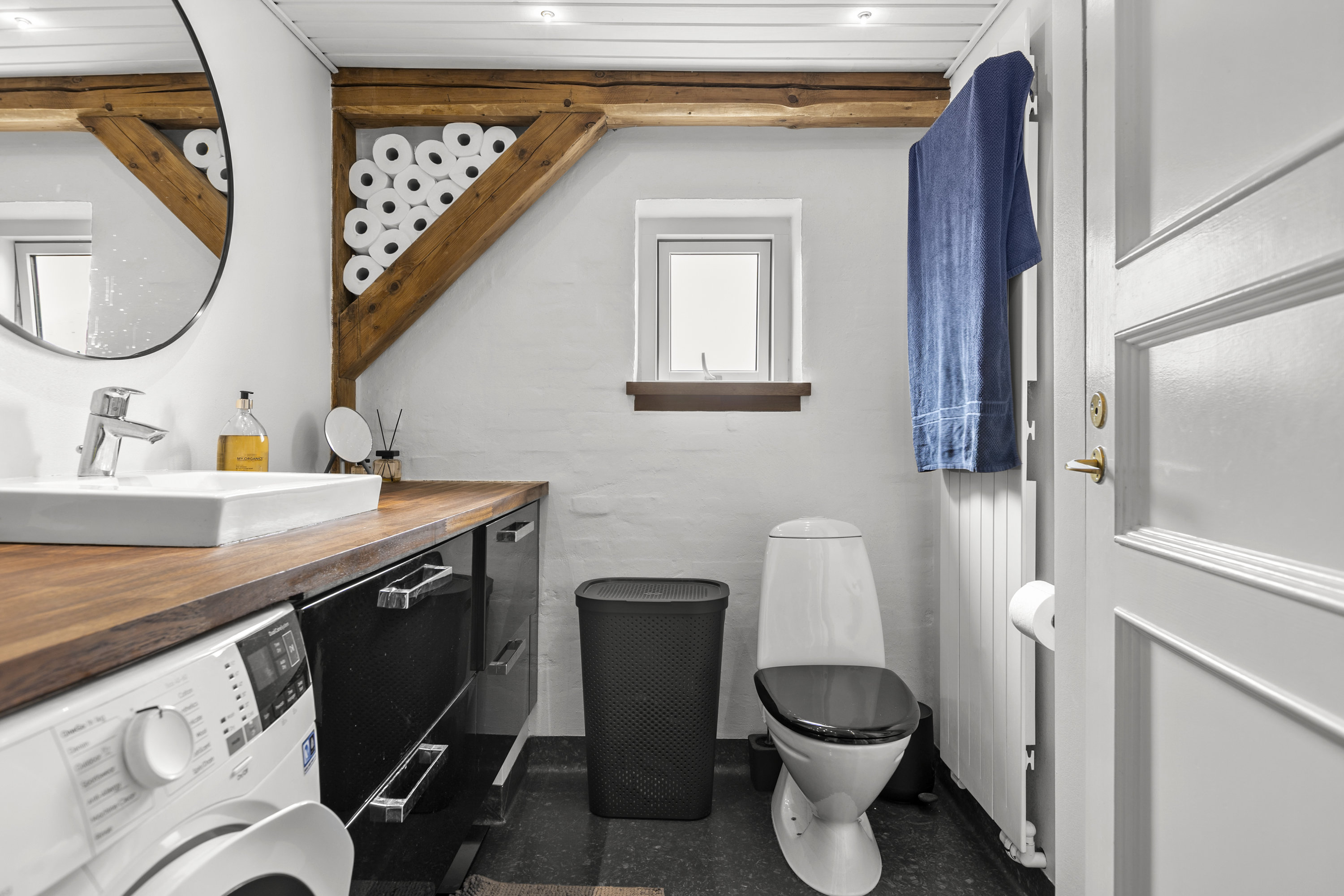 Fremhævet badeværelse billede i fuldskærmstilstand. Billede af Sdr.Stationsvej 25, 2. th., 4200 Slagelse