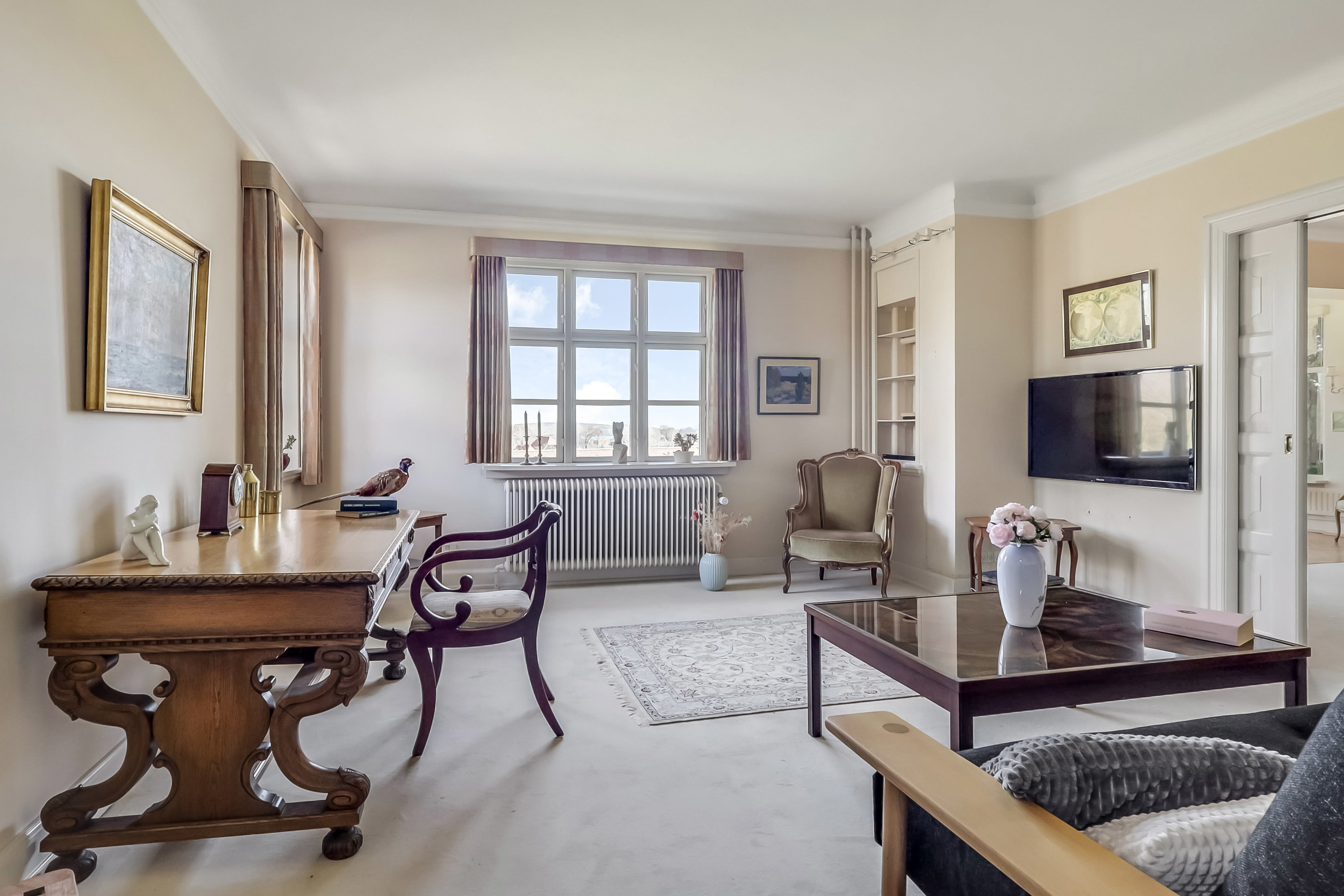 Fremhævet stue billede i fuldskærmstilstand. Billede af Thorsengs Alle 12, Tåsinge, 5700 Svendborg