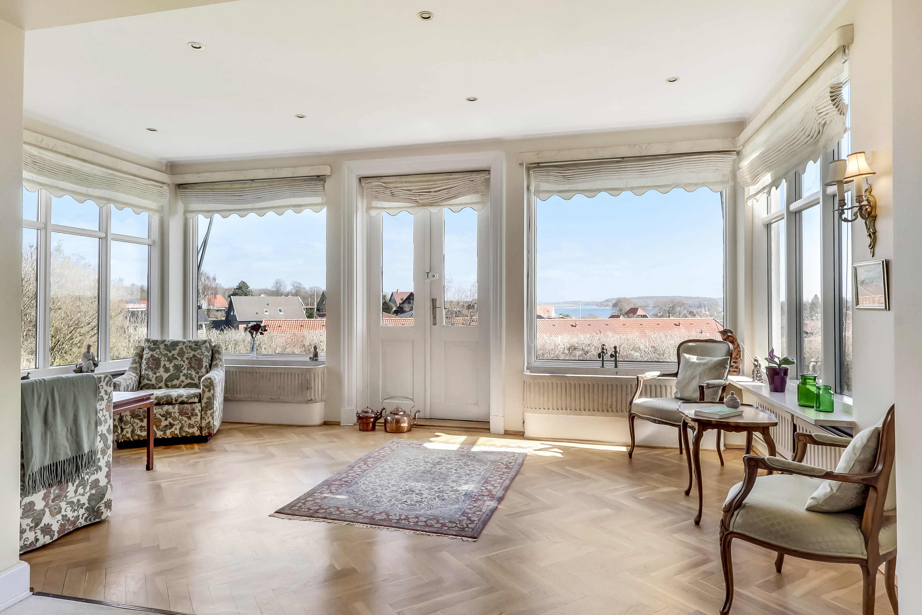 Fremhævet stue billede i fuldskærmstilstand. Billede af Thorsengs Alle 12, Tåsinge, 5700 Svendborg