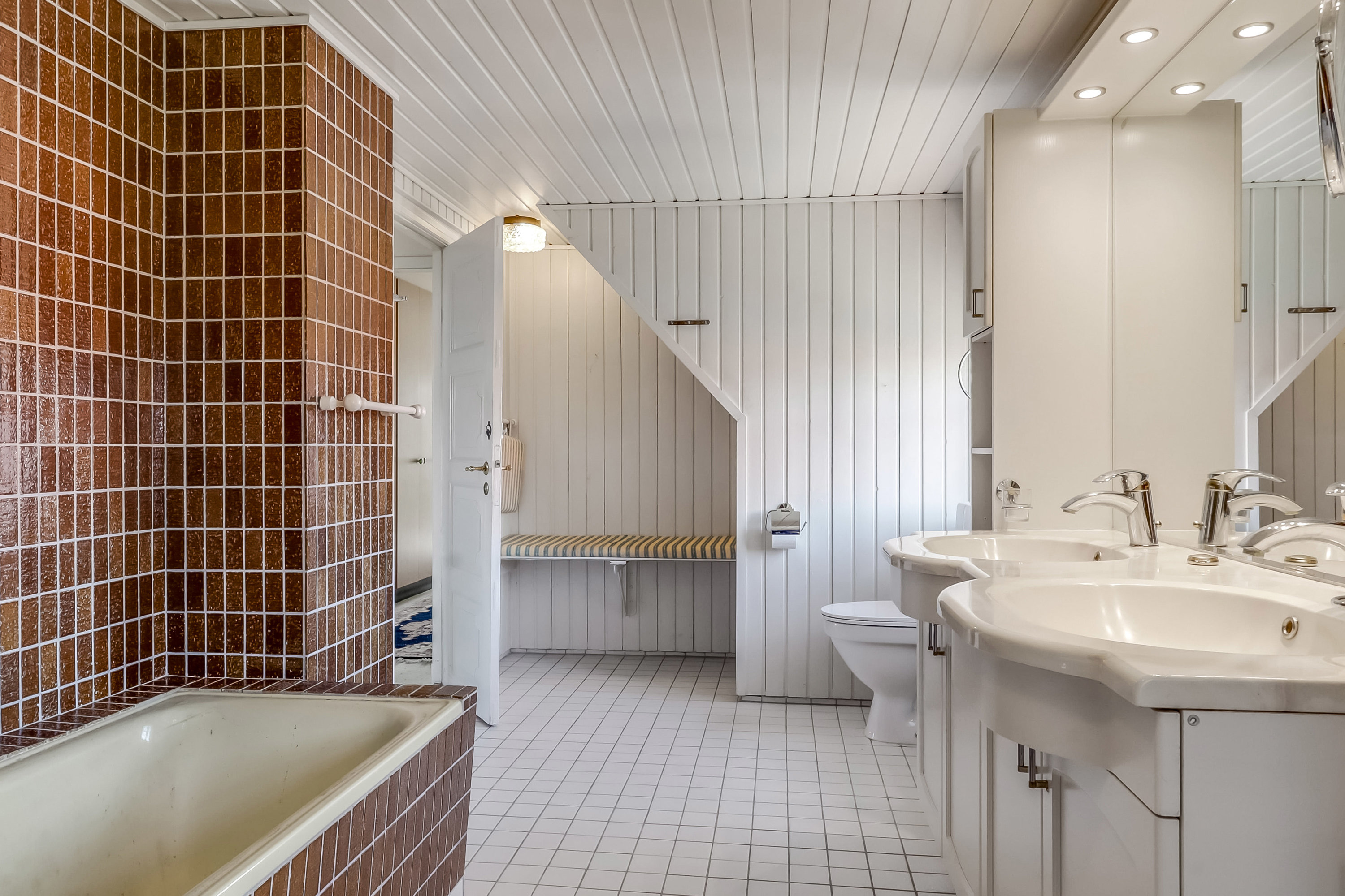 Fremhævet badeværelse billede i fuldskærmstilstand. Billede af Thorsengs Alle 12, Tåsinge, 5700 Svendborg