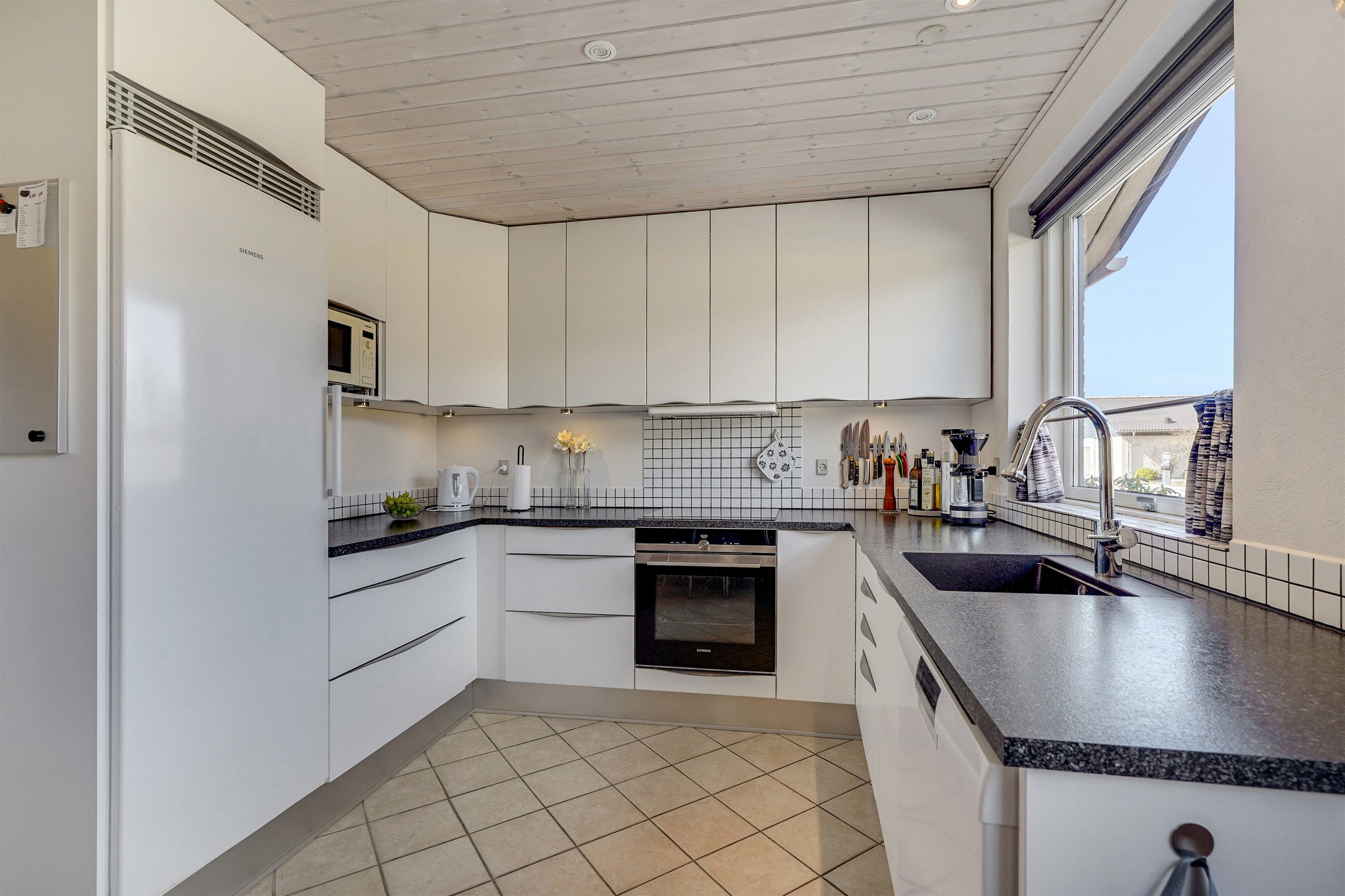 Fremhævet køkken billede i fuldskærmstilstand. Billede af Egevænget 116, 7190 Billund