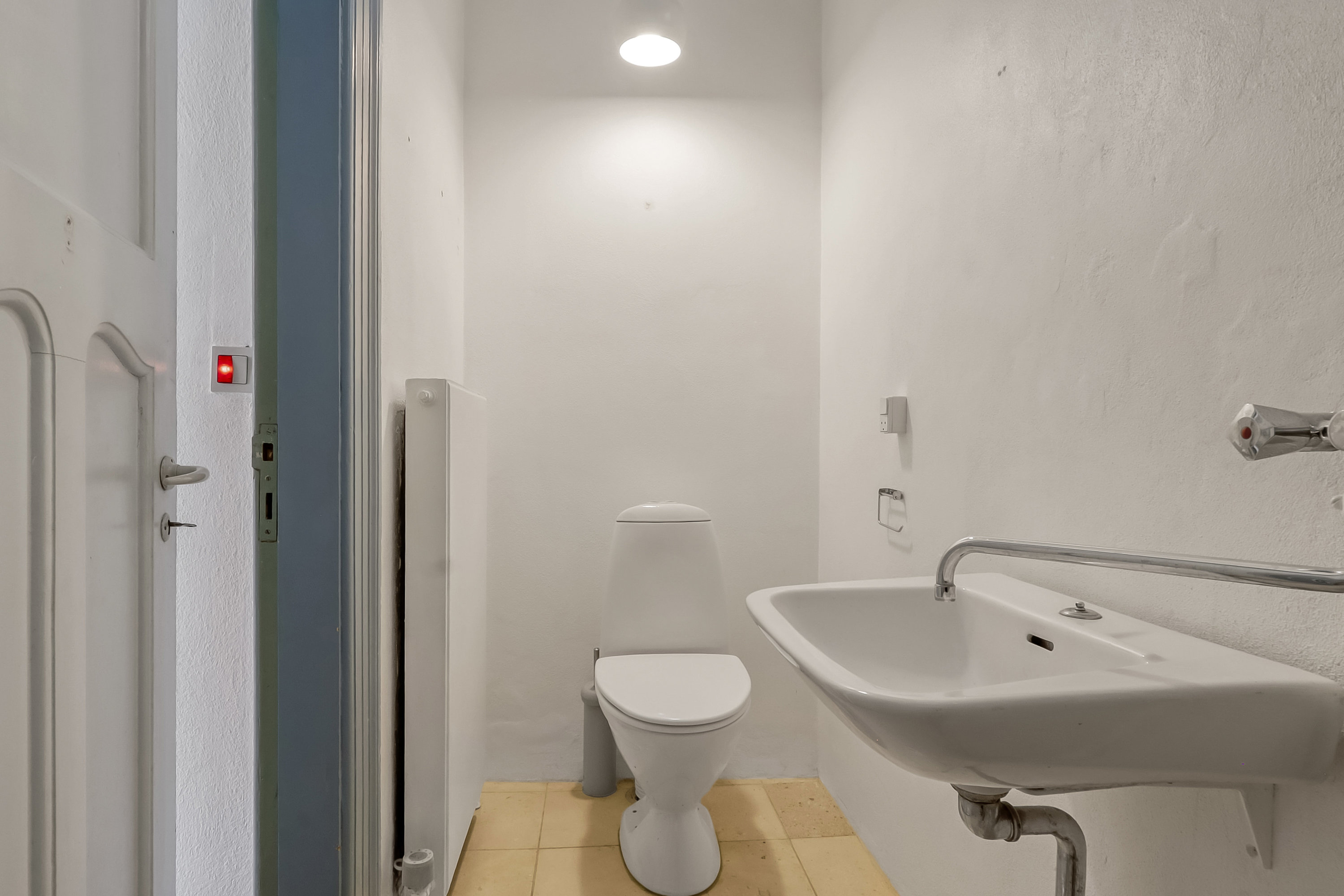 Fremhævet toilet billede i fuldskærmstilstand. Billede af Brogade 17, 5970 Ærøskøbing