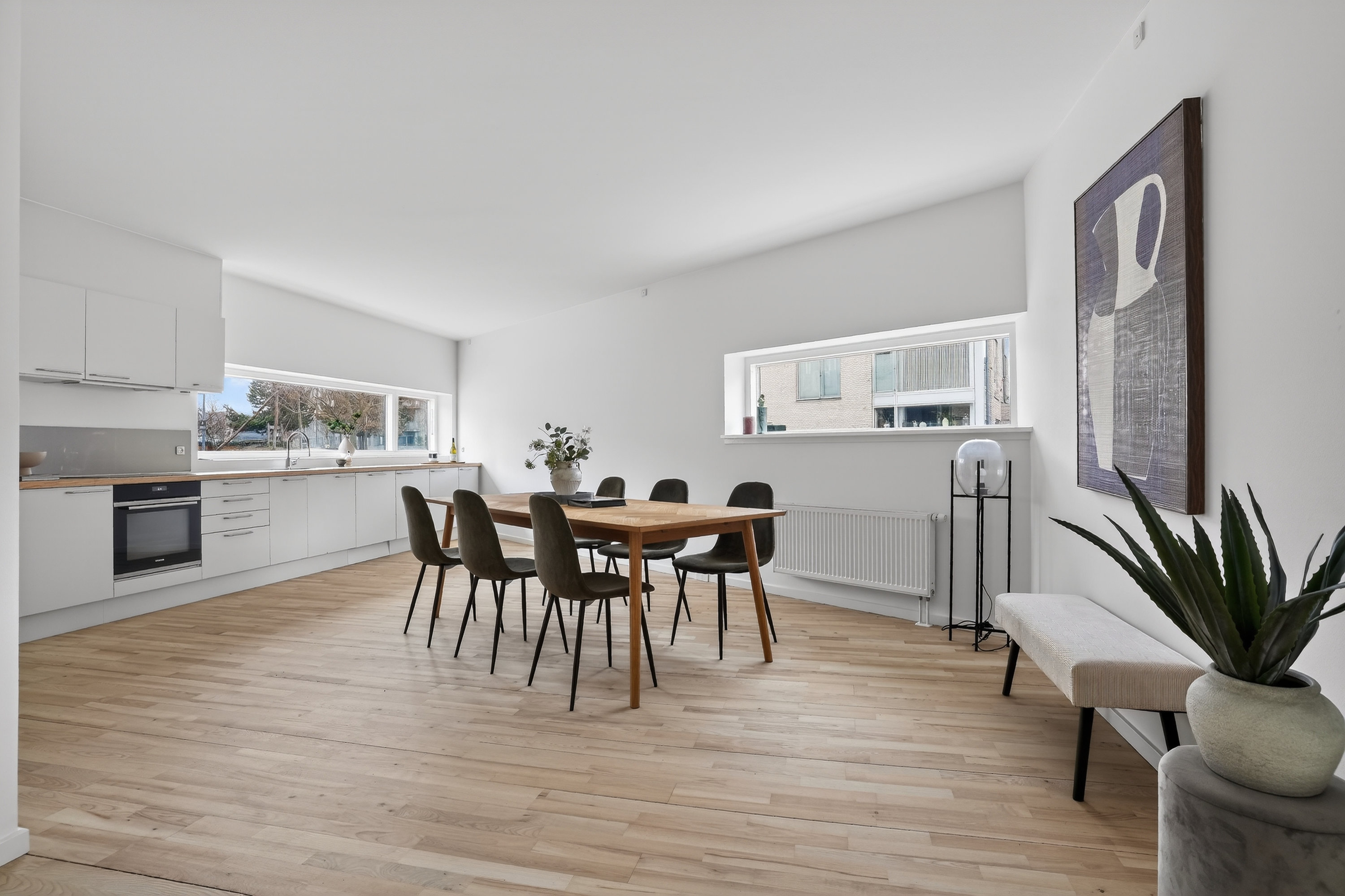 Fremhævet spisestue billede i fuldskærmstilstand. Billede af Lily Brobergs Vej 23, 2500 Valby