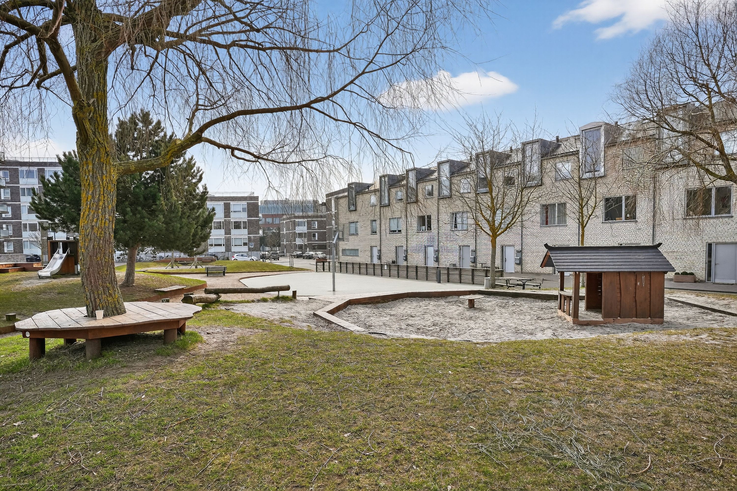 Fremhævet gårdmiljø billede i fuldskærmstilstand. Billede af Lily Brobergs Vej 23, 2500 Valby