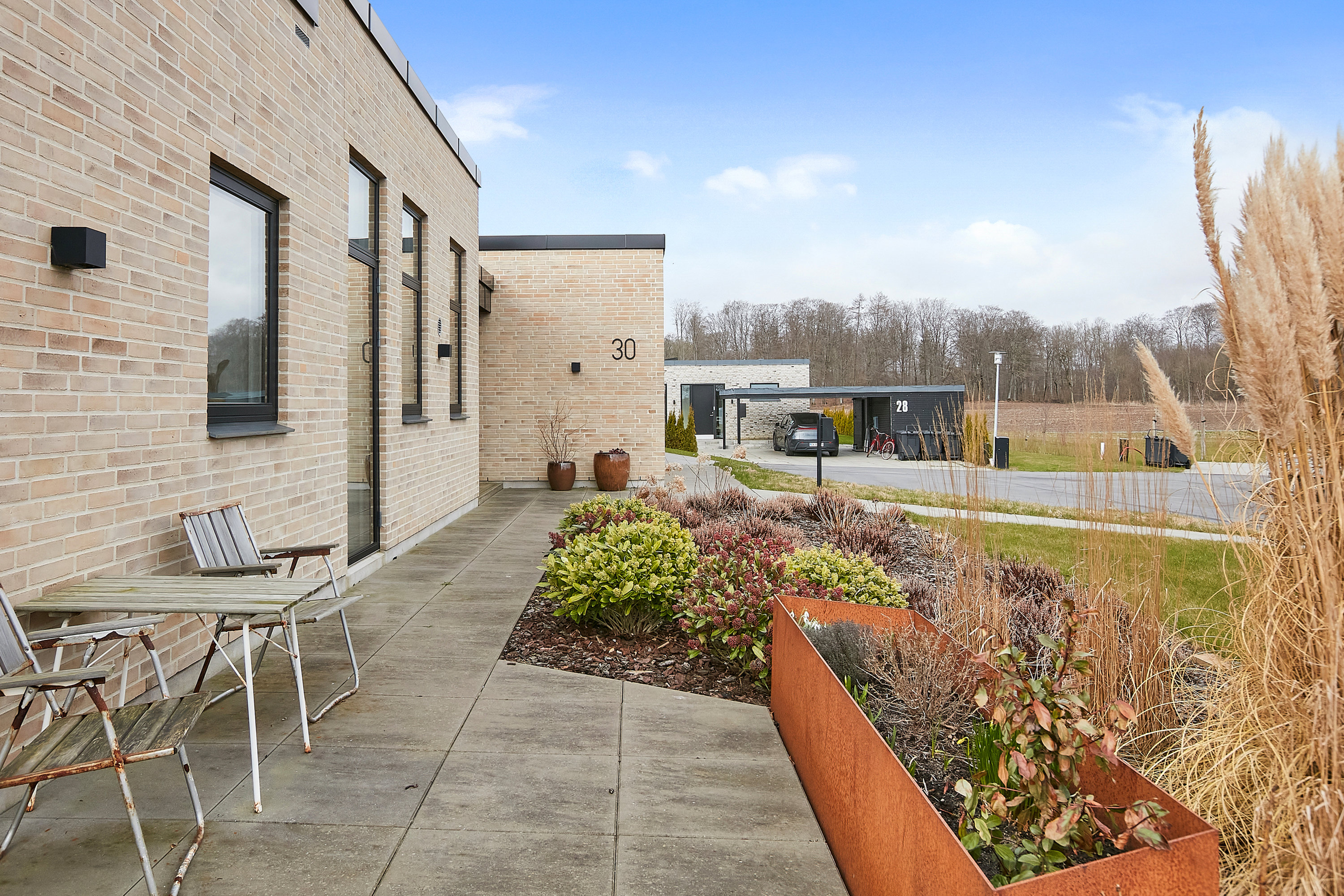 Fremhævet morgenterrasse billede i fuldskærmstilstand. Billede af Ørskovbæk Parken 30, 8732 Hovedgård