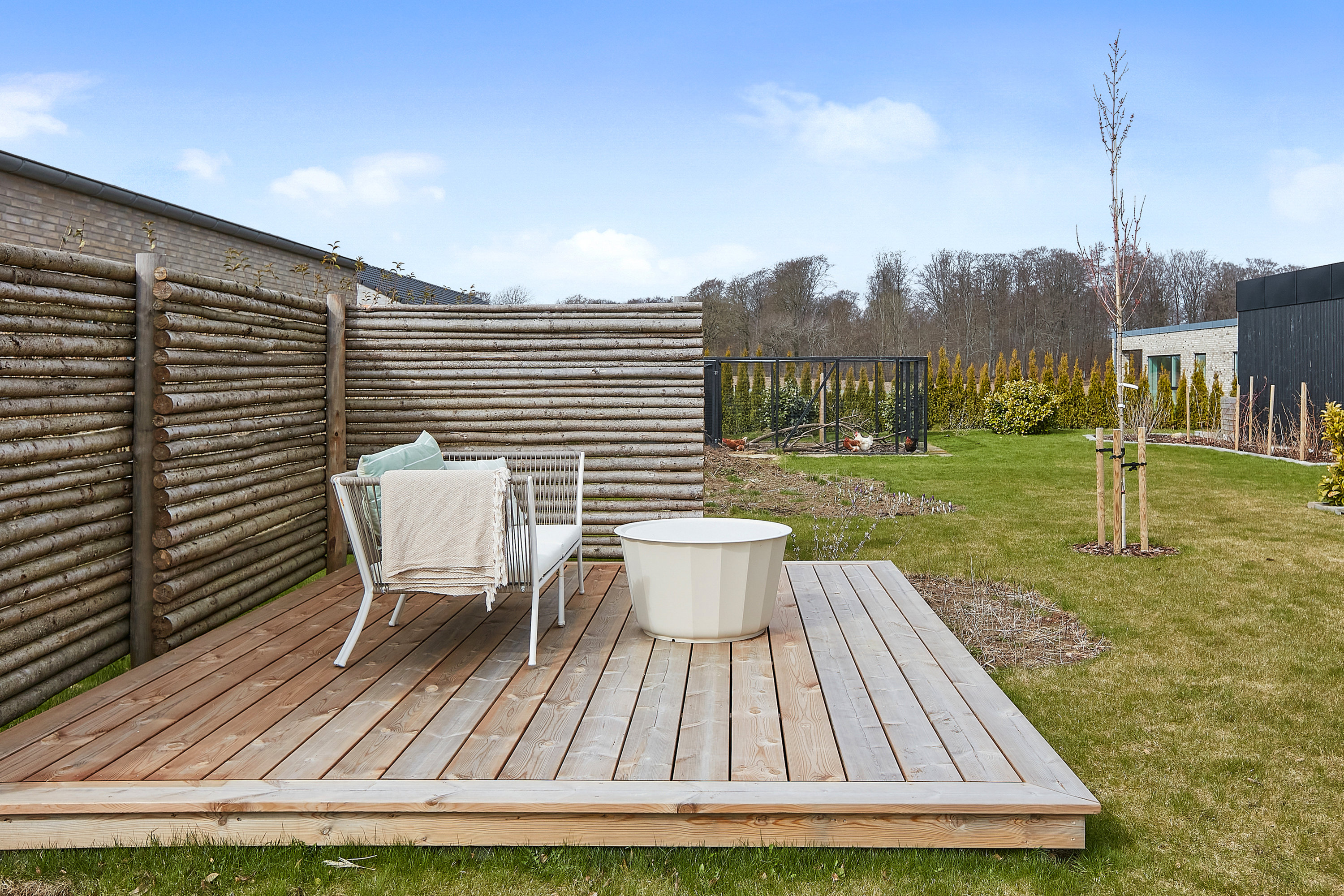 Fremhævet terrasse billede i fuldskærmstilstand. Billede af Ørskovbæk Parken 30, 8732 Hovedgård