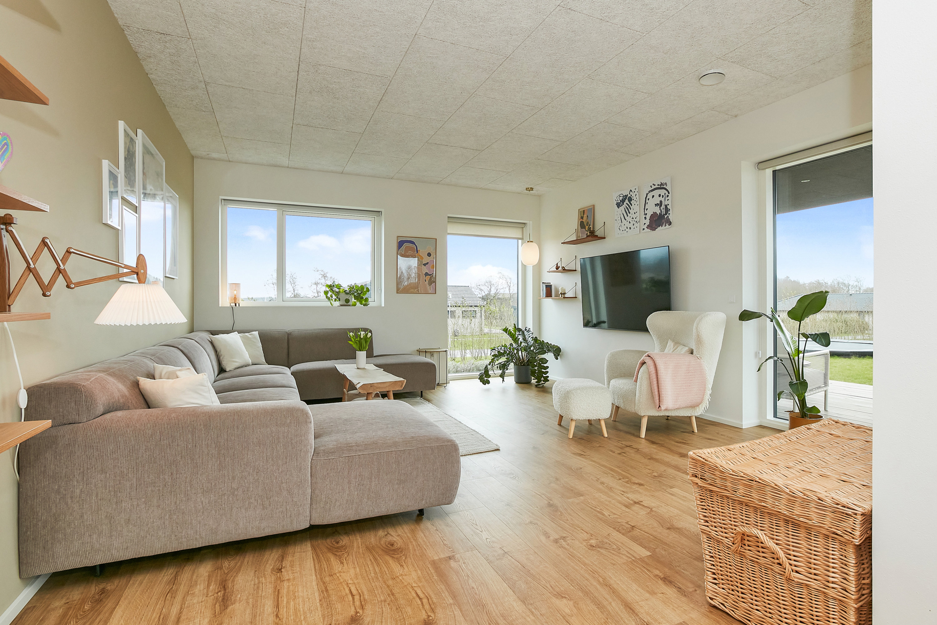 Fremhævet stue billede i fuldskærmstilstand. Billede af Ørskovbæk Parken 30, 8732 Hovedgård