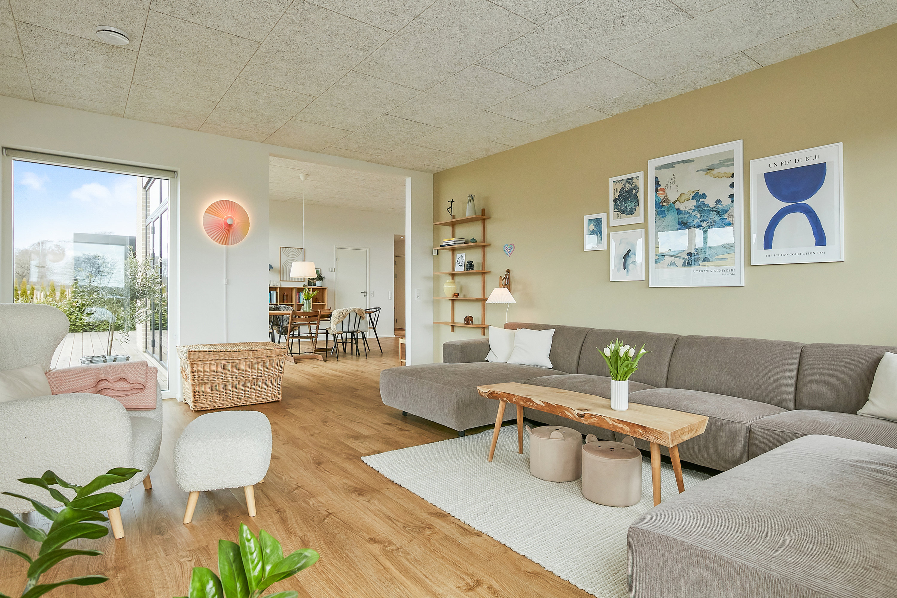 Fremhævet stue billede i fuldskærmstilstand. Billede af Ørskovbæk Parken 30, 8732 Hovedgård