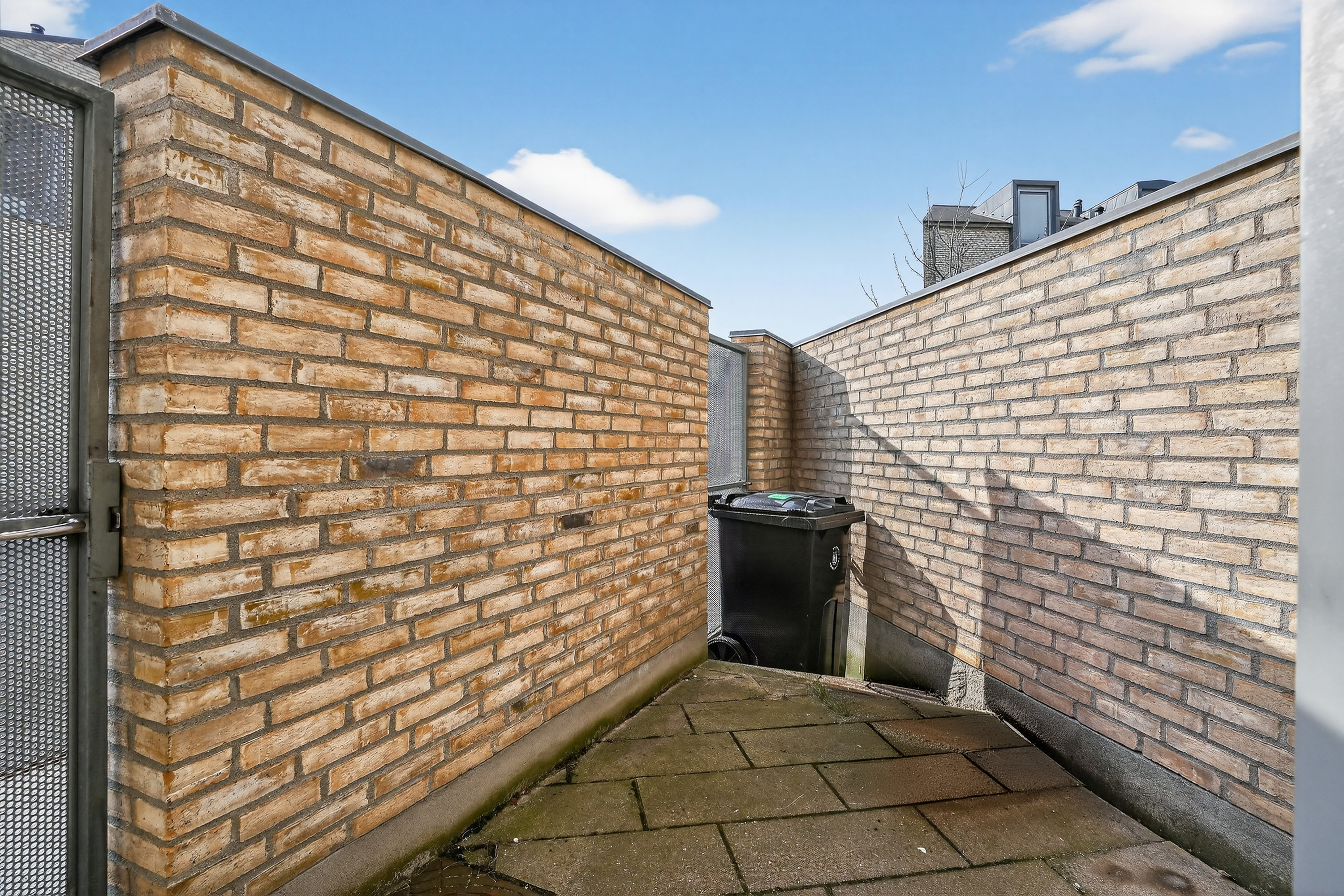 Fremhævet gårdmiljø billede i fuldskærmstilstand. Billede af Lily Brobergs Vej 23, 2500 Valby