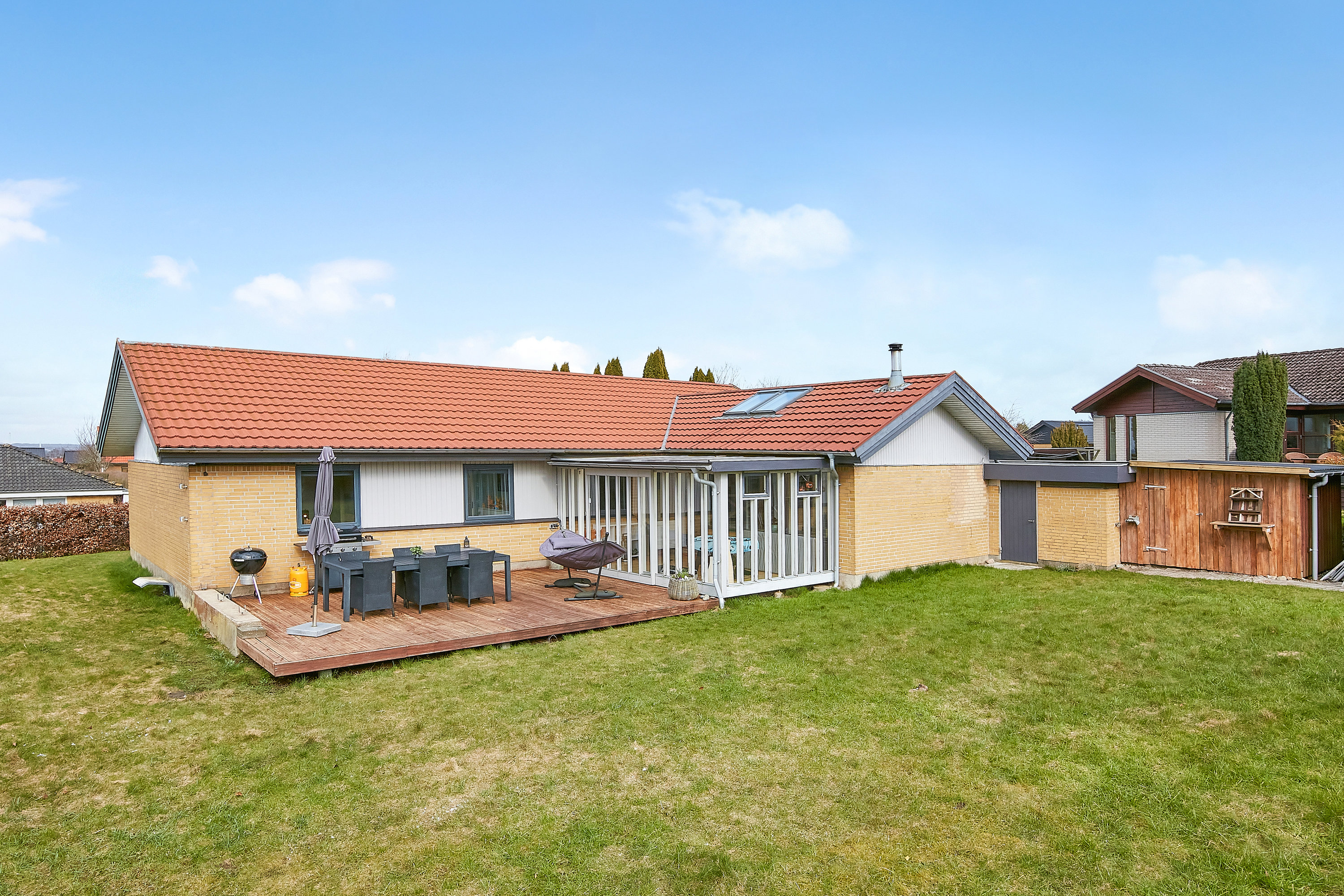 Villa: Facade fra haven på Valmuevej 20, Tyrsted, 8700 Horsens