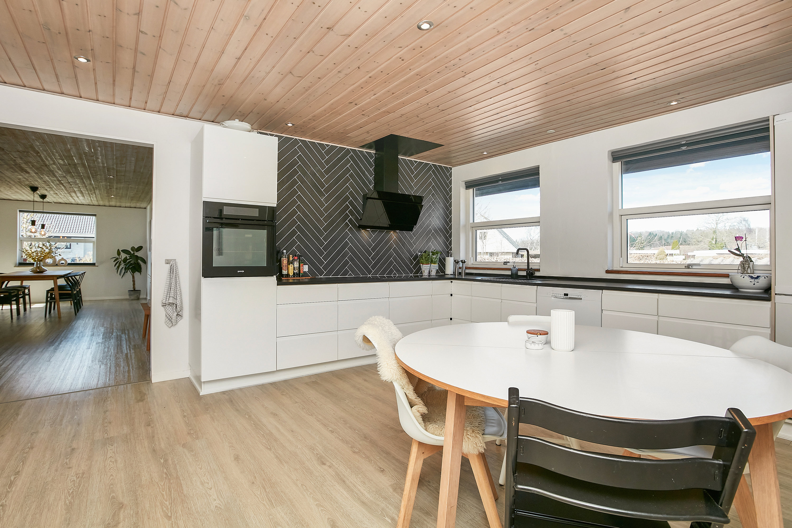 Miniaturebillede 2: køkken. Billede af Tornbjerg 102, 8732 Hovedgård