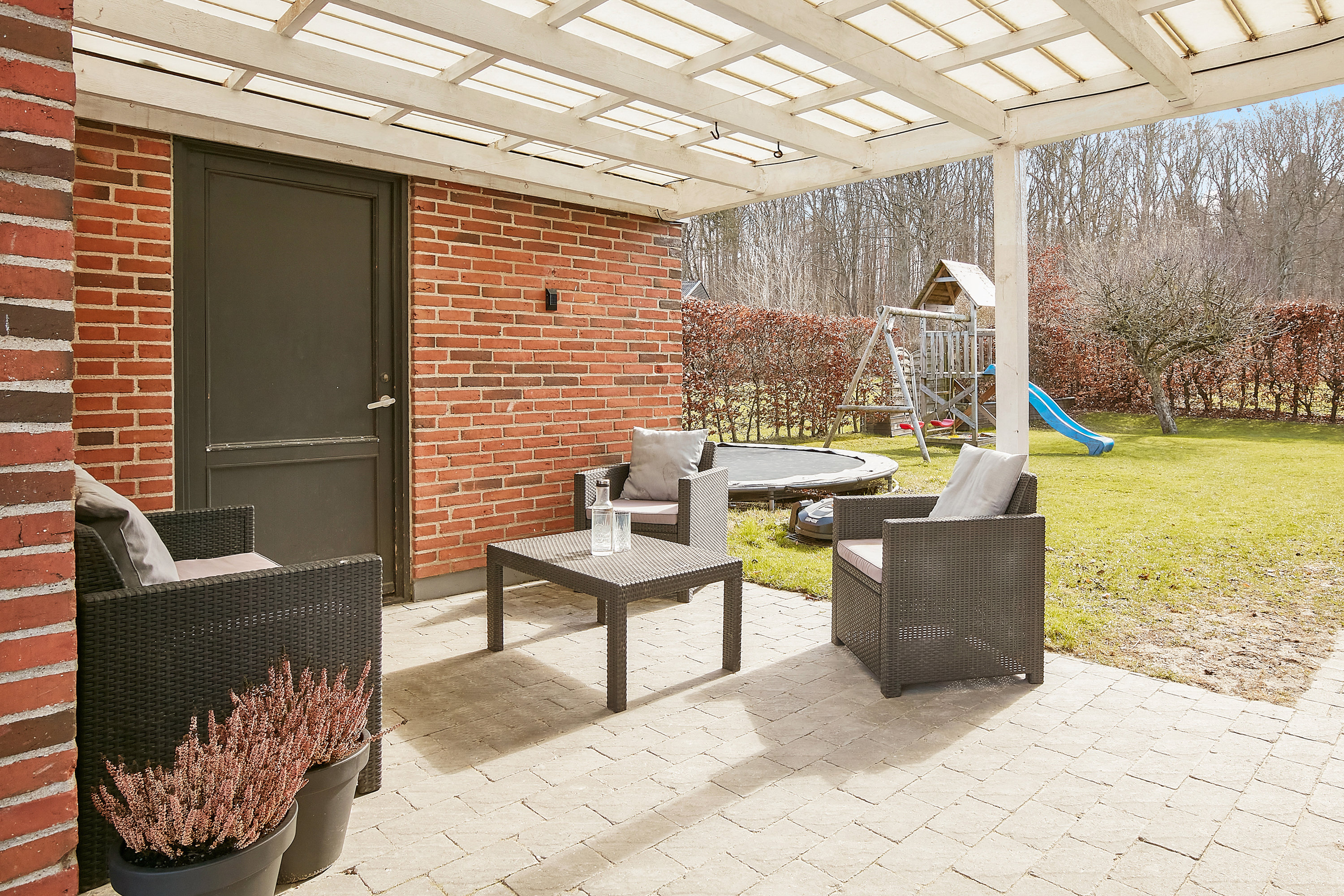 Fremhævet overdækket terrasse billede i fuldskærmstilstand. Billede af Tornbjerg 102, 8732 Hovedgård