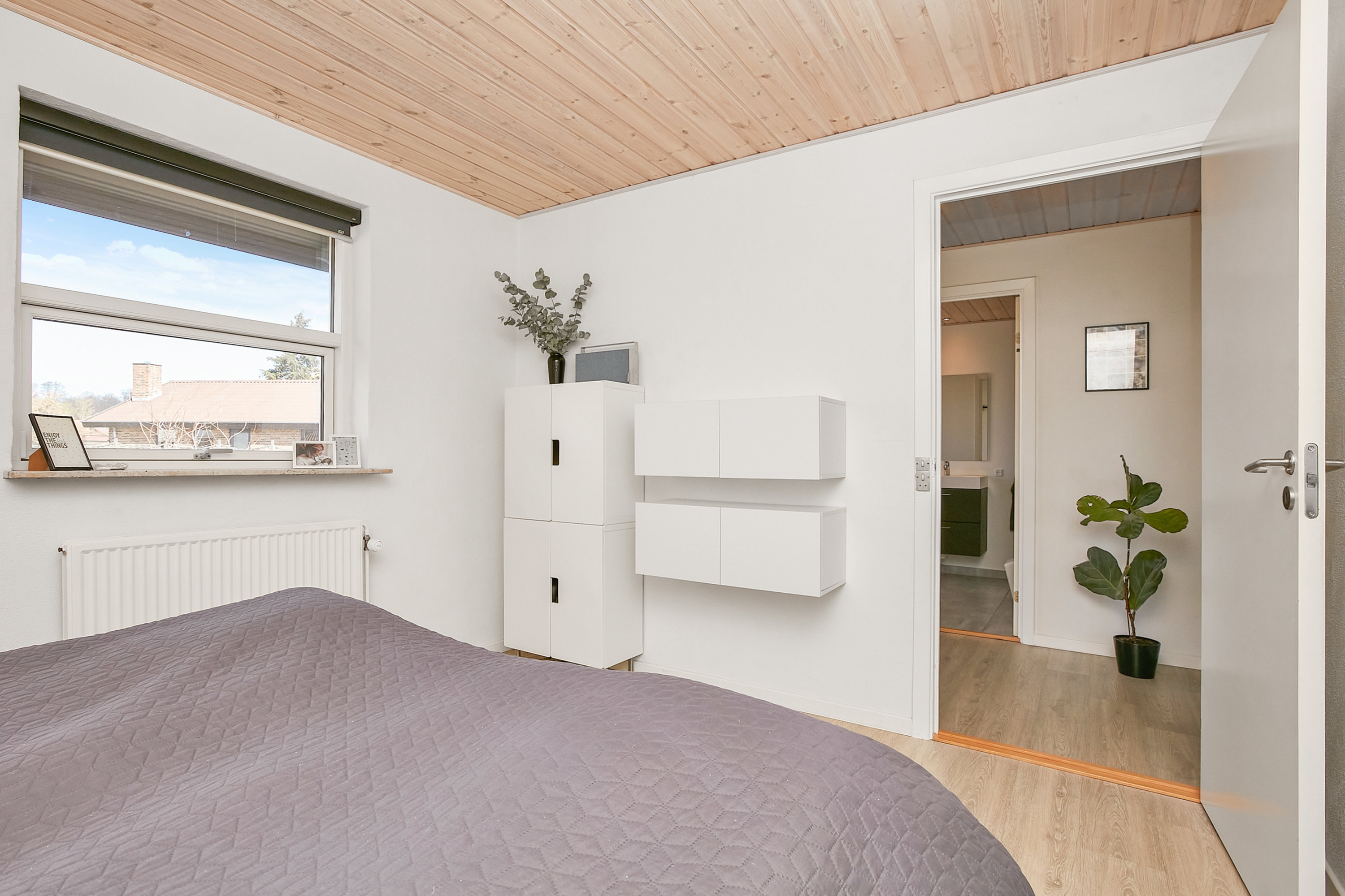 Fremhævet soveværelse billede i fuldskærmstilstand. Billede af Tornbjerg 102, 8732 Hovedgård